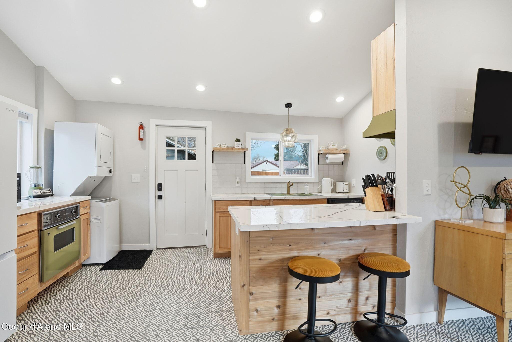 Coeur d'Alene, Idaho, 83814, United States, ,Residential,For Sale,2006105