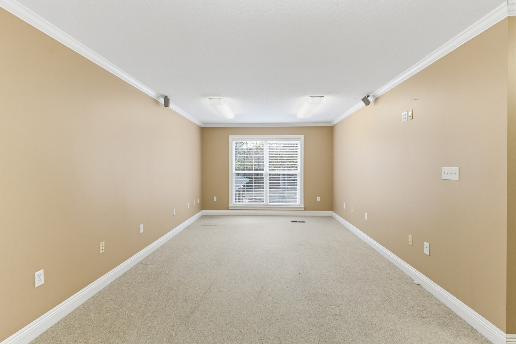 Hattiesburg, Mississippi, 39402, United States, 5 Bedrooms Bedrooms, ,7 BathroomsBathrooms,Residential,For Sale,2005414