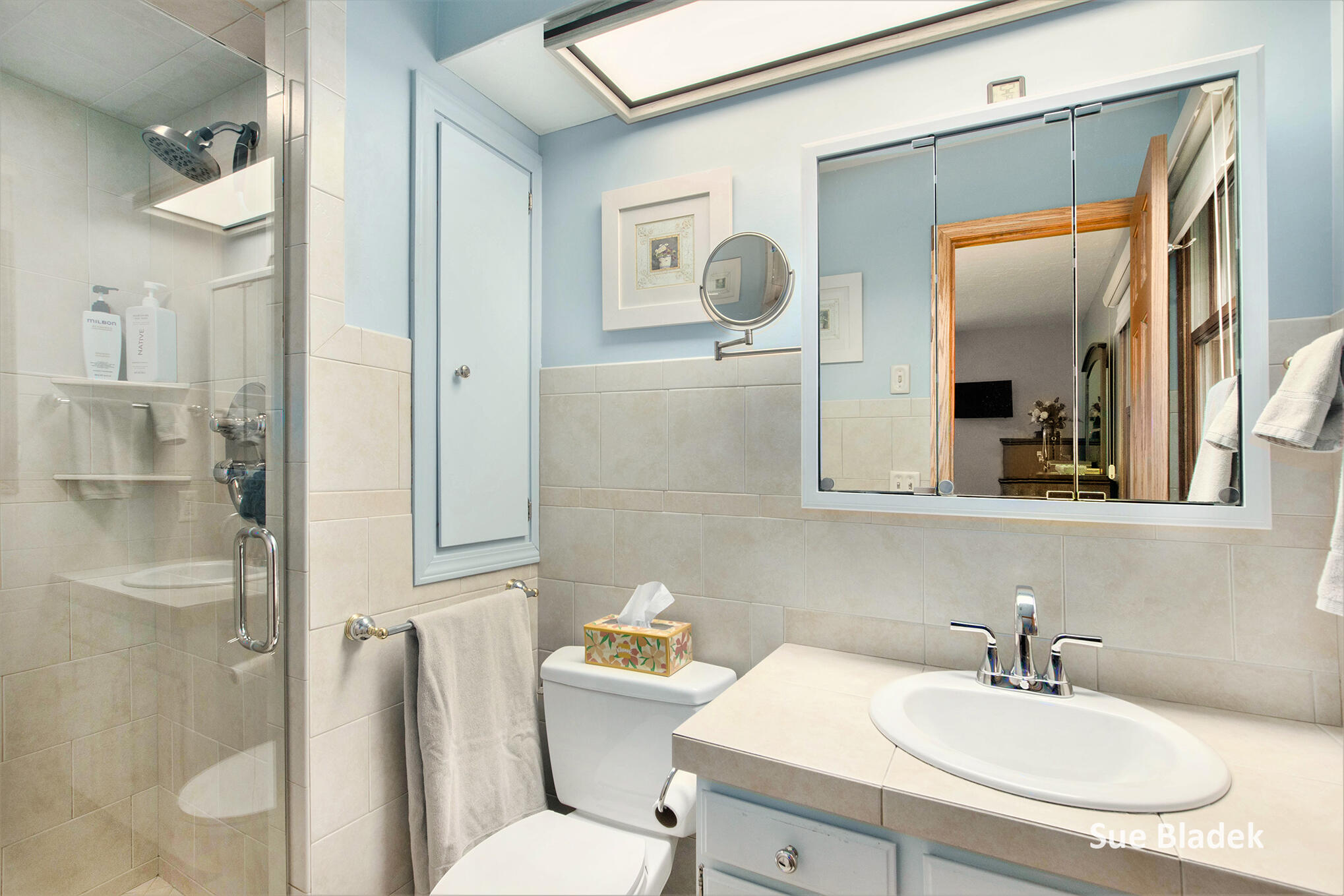 Holland, Michigan, 49424, United States, 3 Bedrooms Bedrooms, ,3 BathroomsBathrooms,Residential,For Sale,1989003