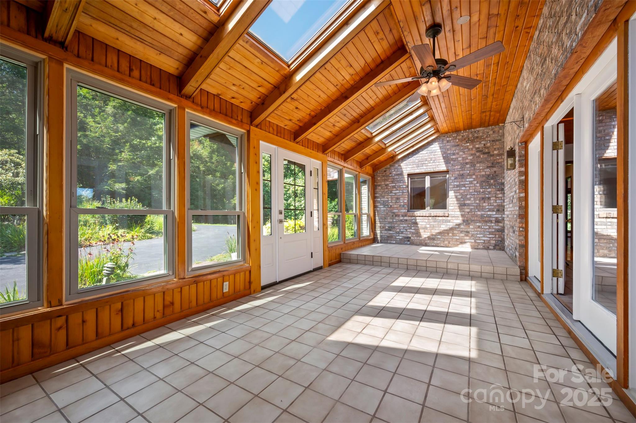 Horse Shoe, North Carolina, 28742, United States, 6 Bedrooms Bedrooms, ,6 BathroomsBathrooms,Residential,For Sale,1927207