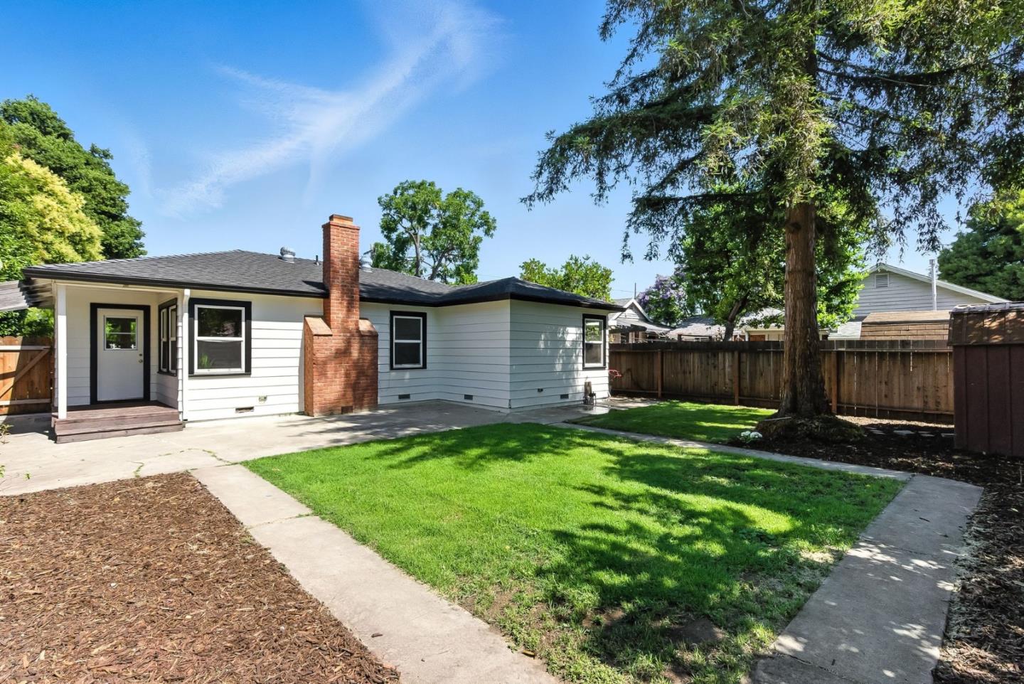 Redwood City, California, 94063, United States, 2 Bedrooms Bedrooms, ,1 BathroomBathrooms,Residential,For Sale,1885449