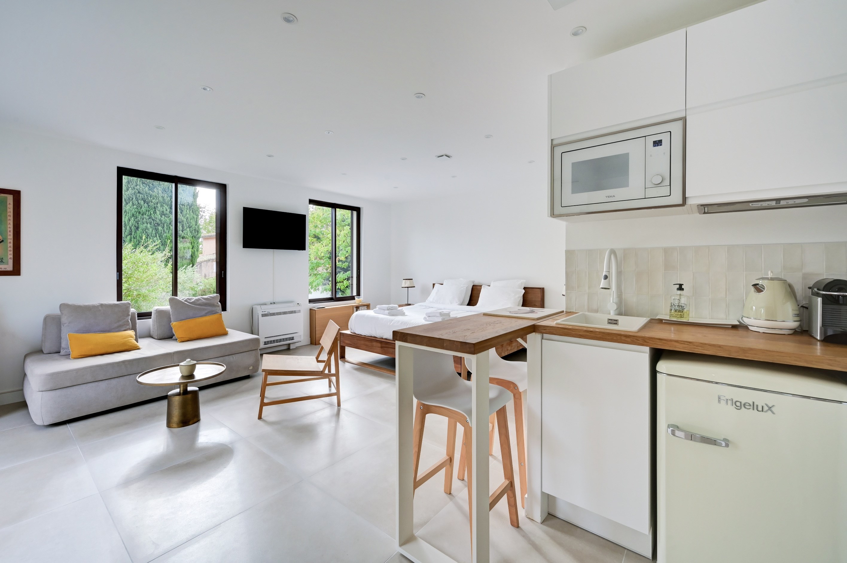  THE LUXURY OF SINGLE-LEVEL LIVING IN A SECURE PRIVATE ESTATE - 物件實景