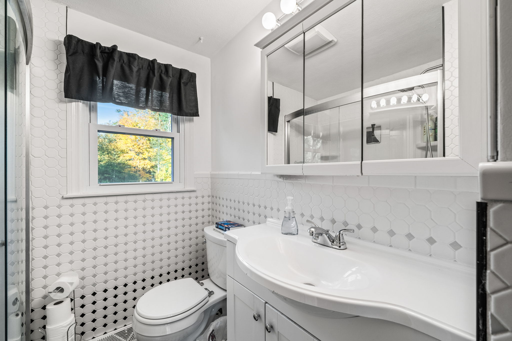  21 Chisholm Road, Kingston, NH, 03848 - 物件實景