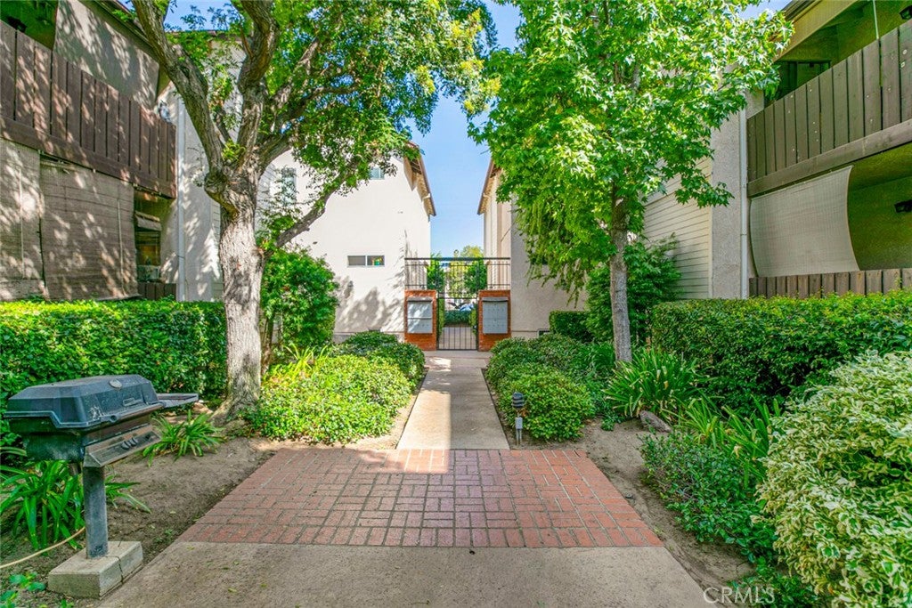 Van Nuys, California, 91411, United States, 2 Bedrooms Bedrooms, ,2 BathroomsBathrooms,Residential,For Sale,1954543