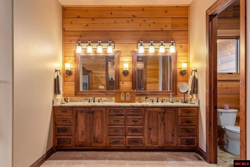 Cotter, Arkansas, 72626, United States, 4 Bedrooms Bedrooms, ,5 BathroomsBathrooms,Residential,For Sale,1976163