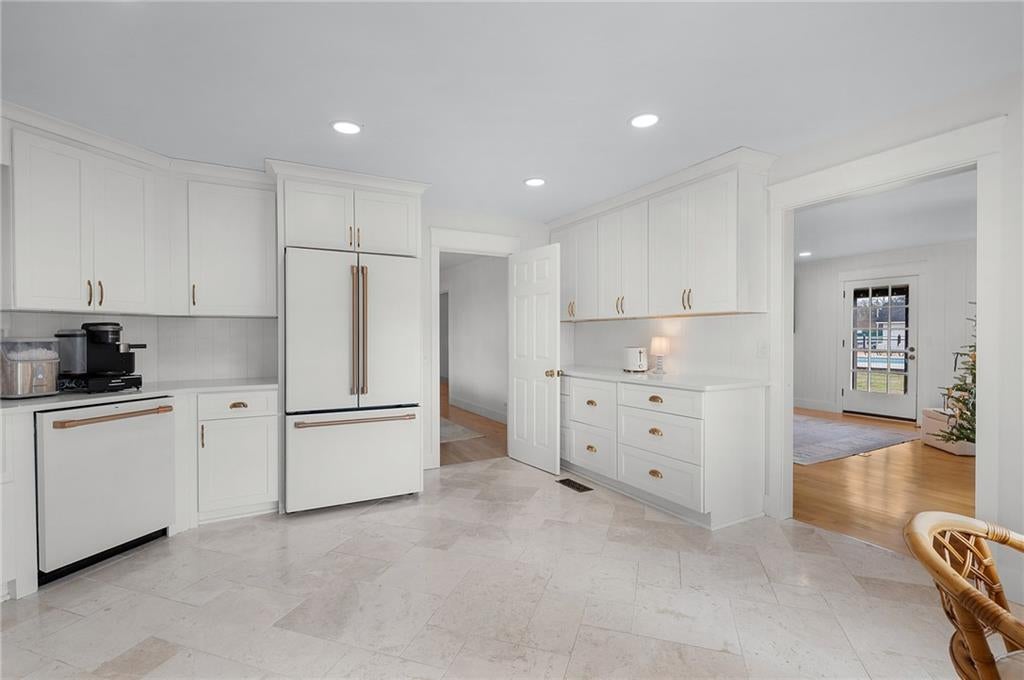 Calhoun, Georgia, 30701, United States, 4 Bedrooms Bedrooms, ,4 BathroomsBathrooms,Residential,For Sale,2005129