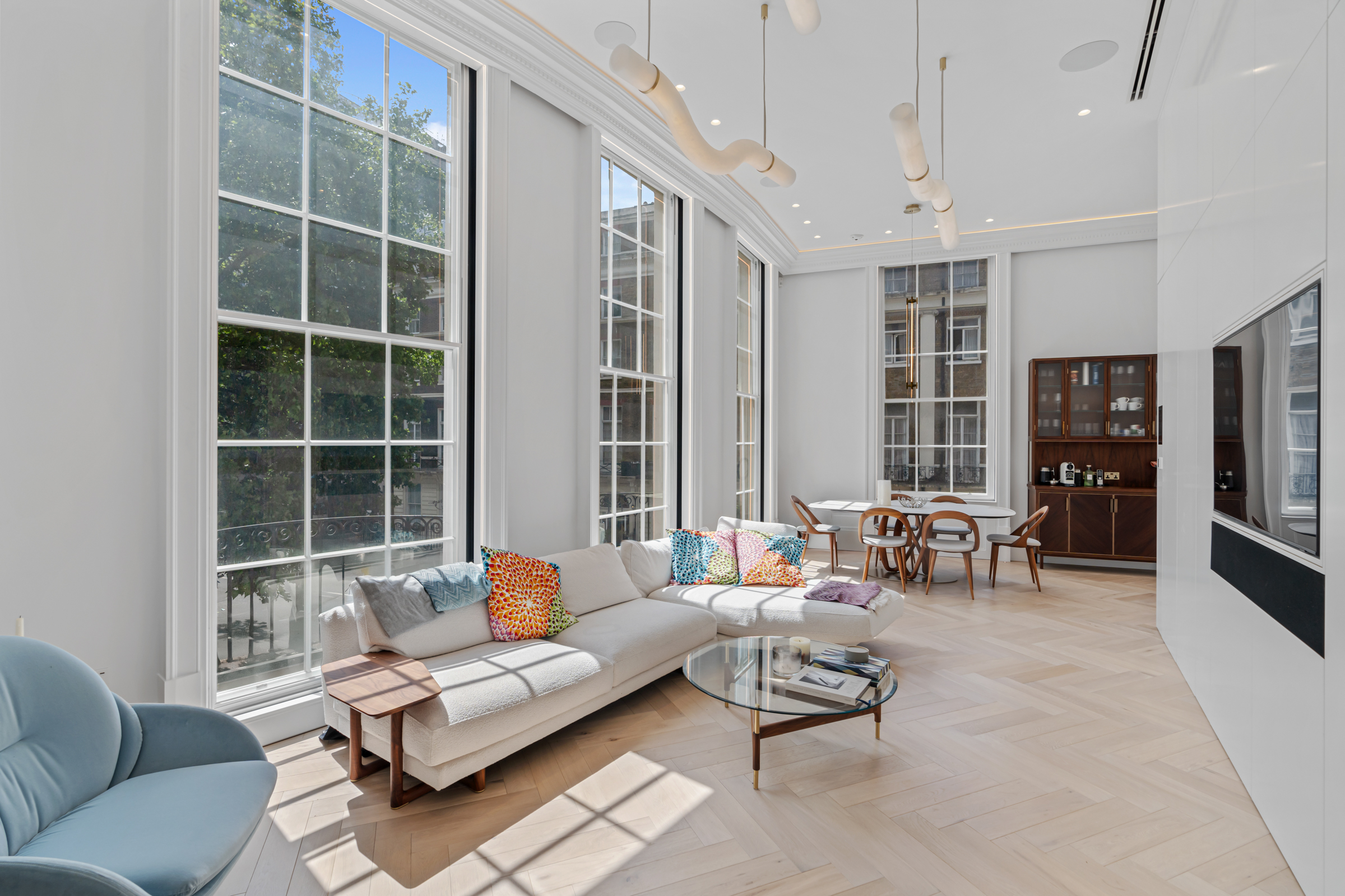 Stylish First-Floor Apartment on Great Cumberland Place 