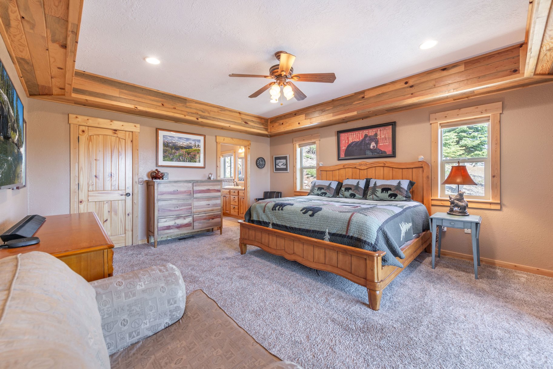  Beautiful Log Home with Carson Range Views from Every Floor - 物件實景