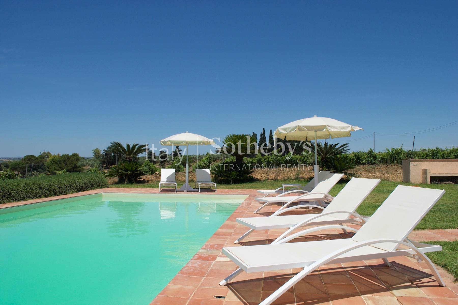 Stunning villa immersed in the countryside and overlooking the sea - 物件實景