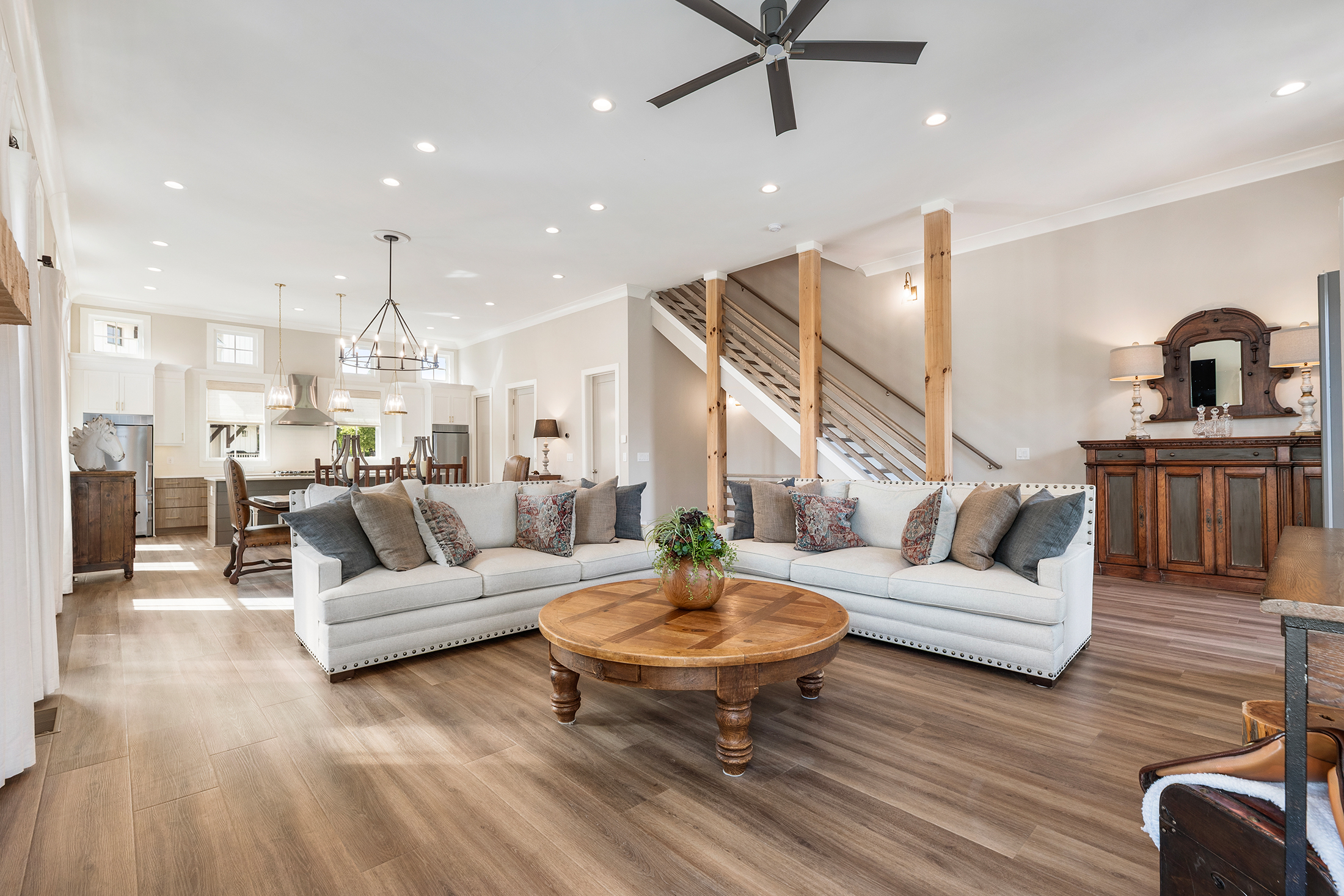  Charming Four-Level Townhome with Rooftop Retreat - 物件實景