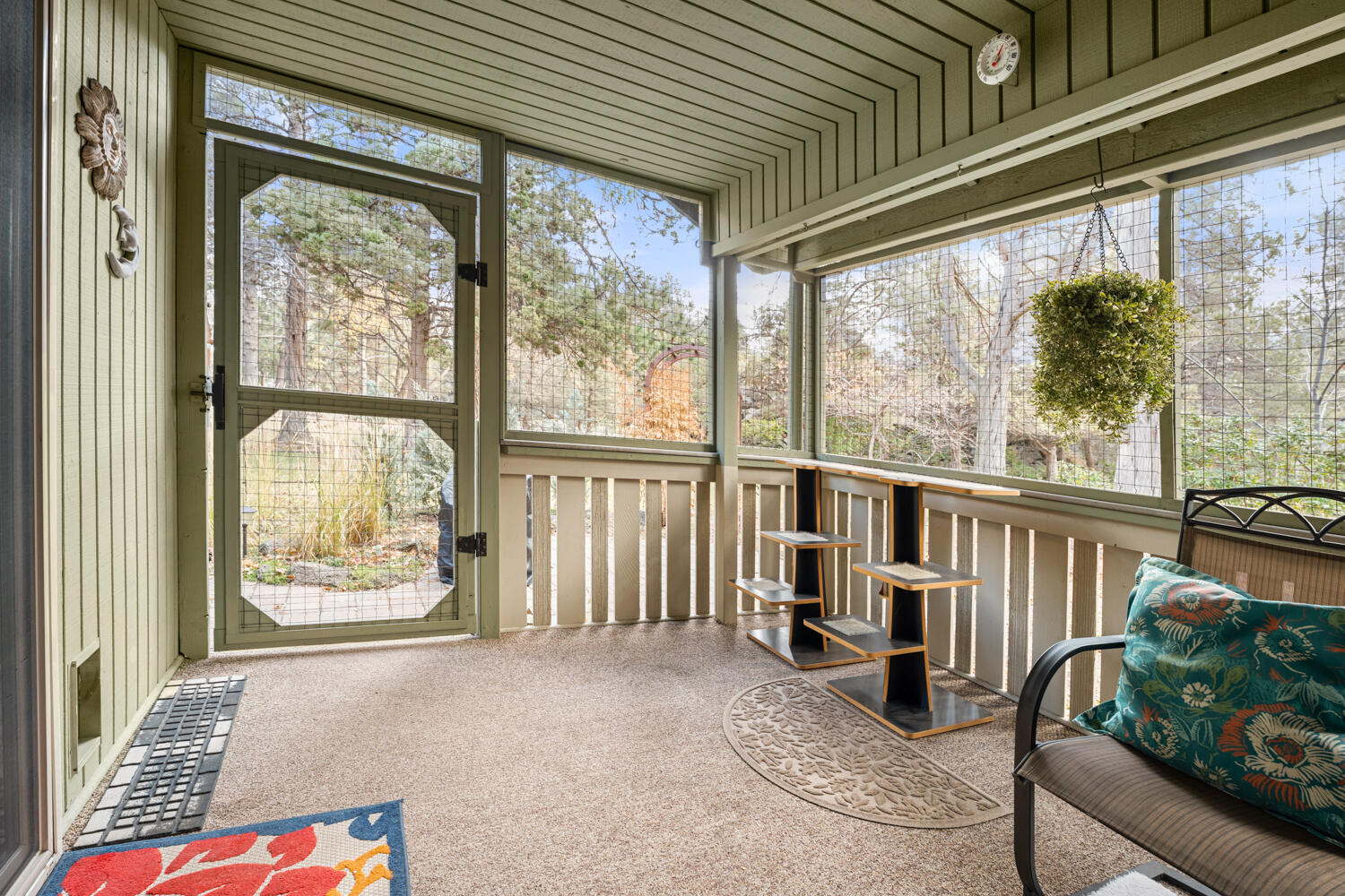 Bend, Oregon, 97702, United States, 2 Bedrooms Bedrooms, ,2 BathroomsBathrooms,Residential,For Sale,1991930