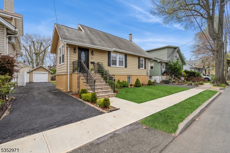 Ridgefield Boro, New Jersey, 07657, United States, 3 Bedrooms Bedrooms, ,2 BathroomsBathrooms,Residential,For Sale,1907428