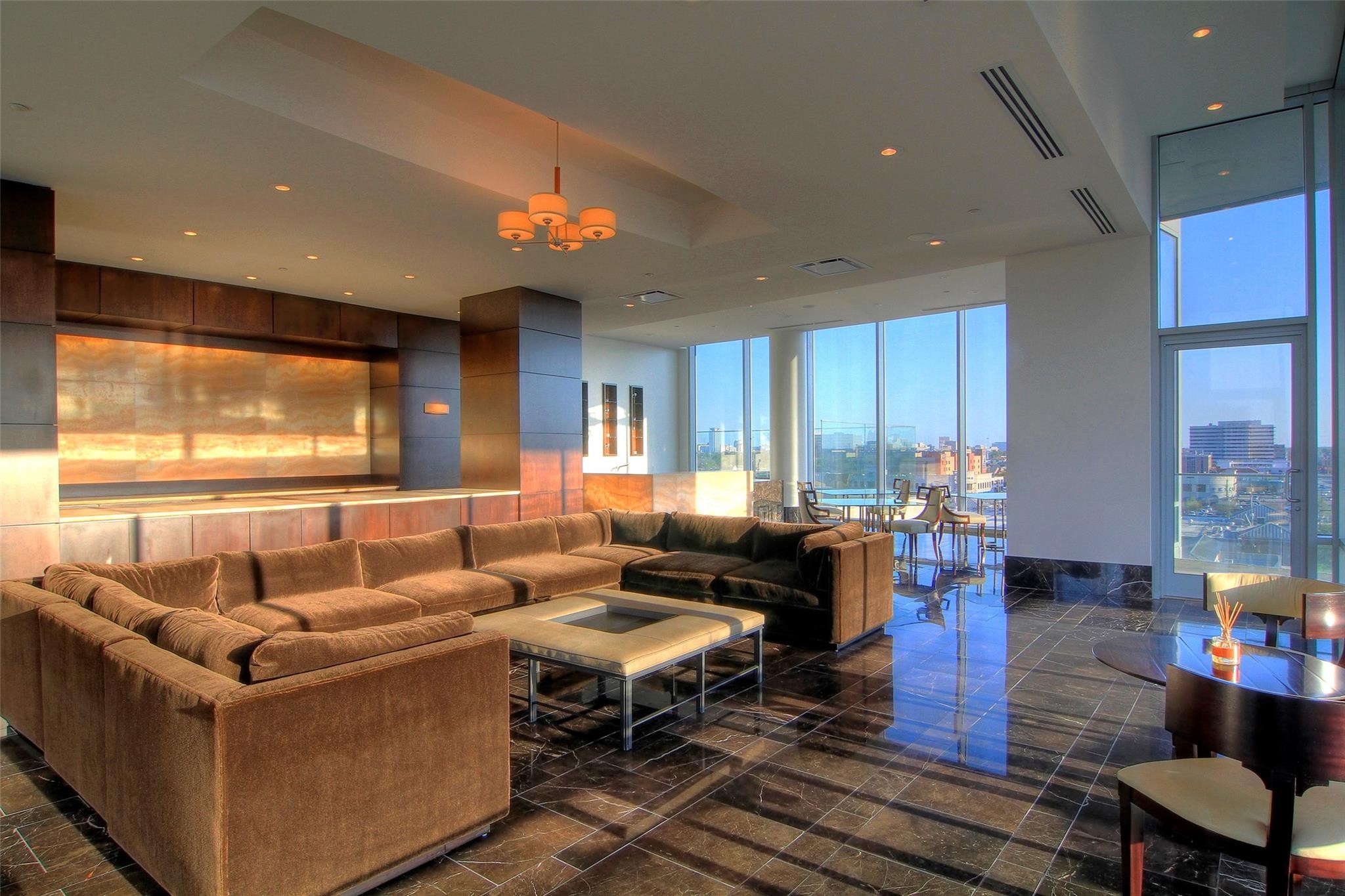  2727 Kirby Drive #16C - 物件實景