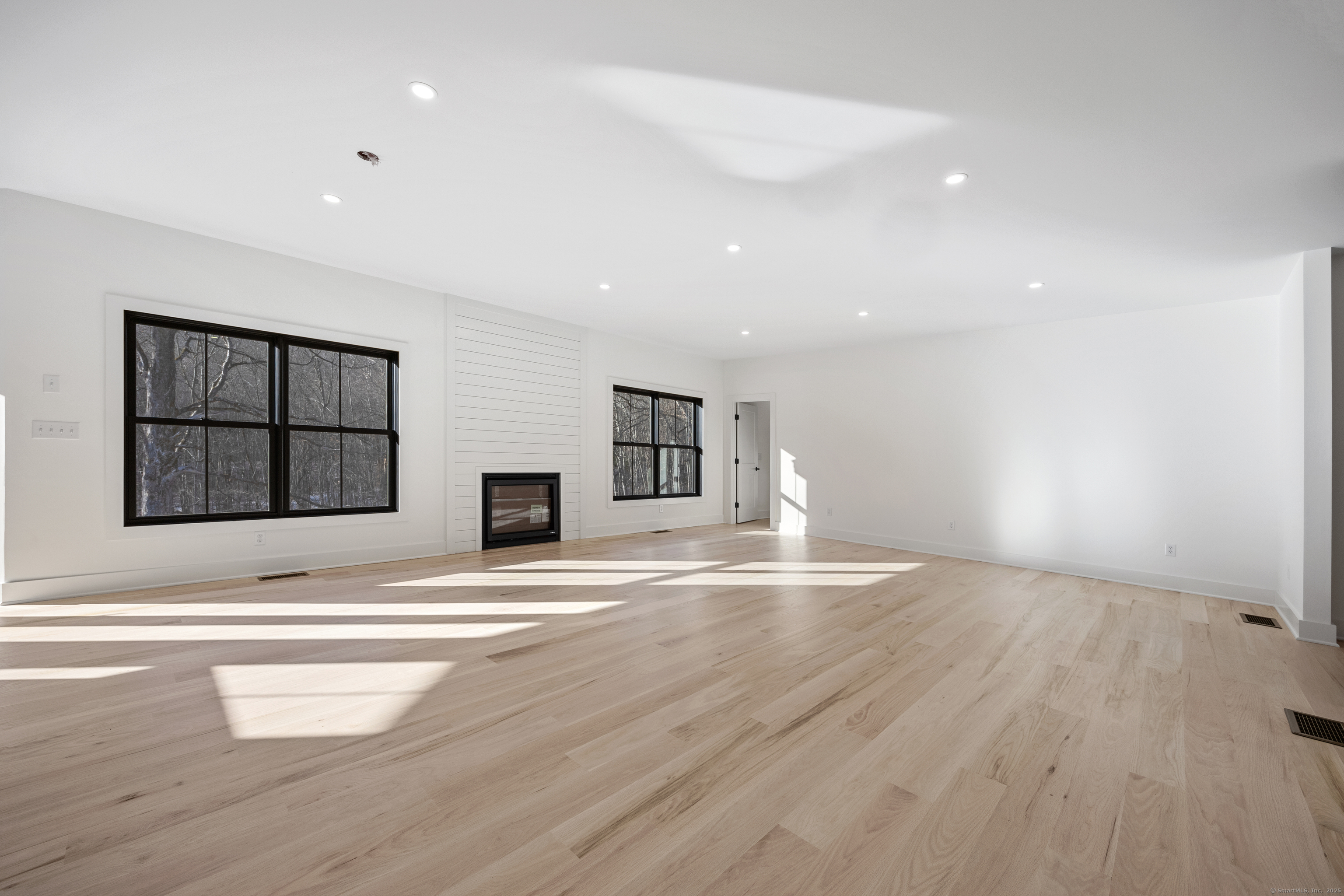Cheshire, Connecticut, 06410, United States, 3 Bedrooms Bedrooms, ,3 BathroomsBathrooms,Residential,For Sale,1714227