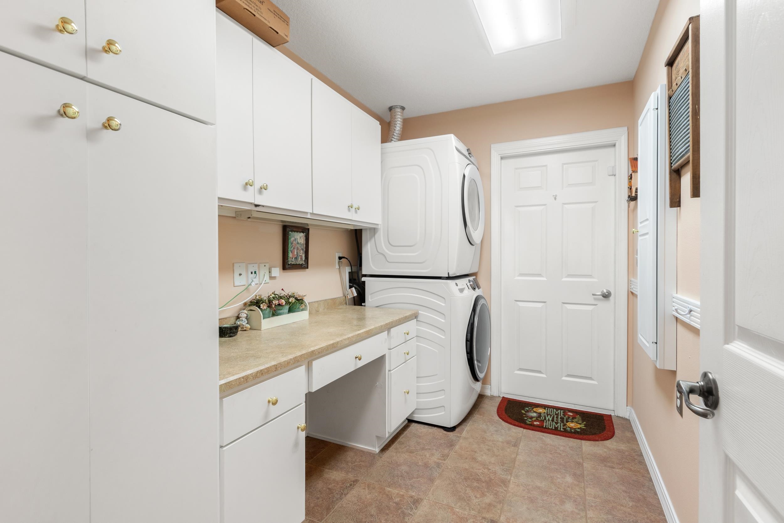 East Palatka, Florida, 32131, United States, 3 Bedrooms Bedrooms, ,2 BathroomsBathrooms,Residential,For Sale,1983358