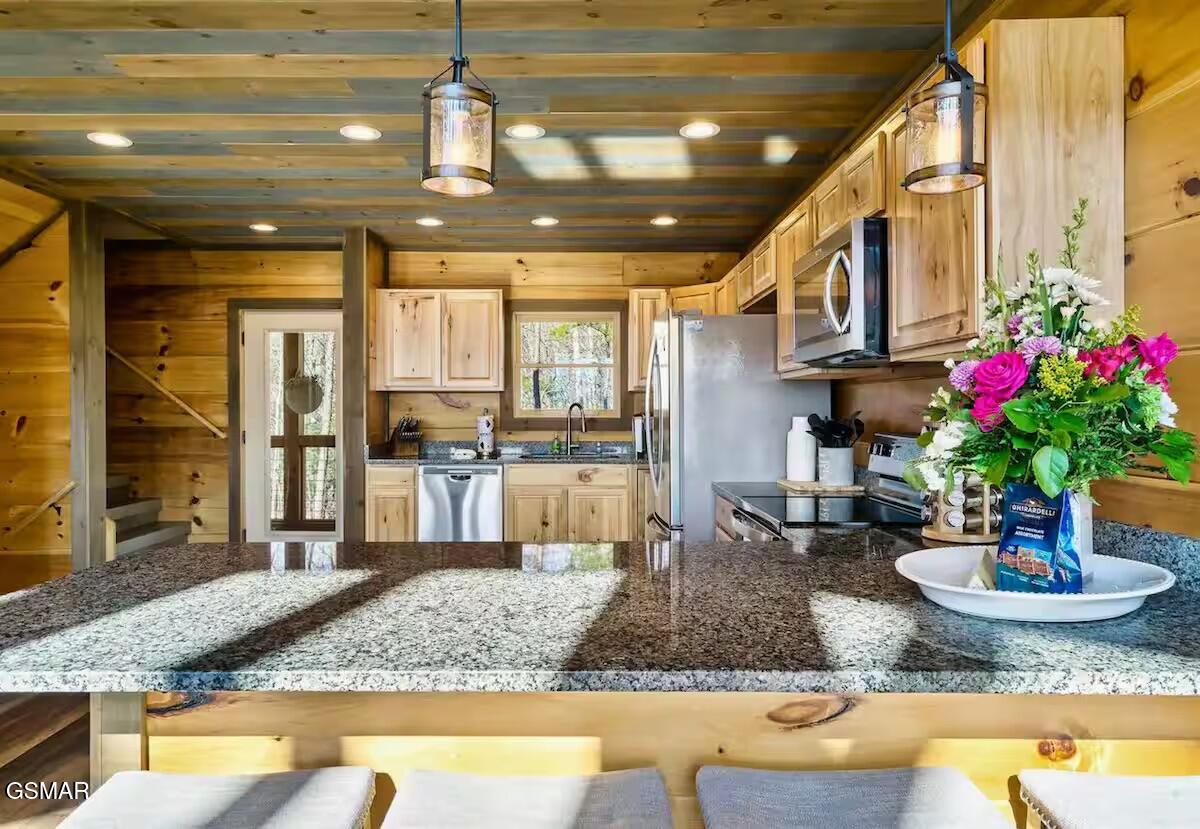 Sevierville, Tennessee, 37876, United States, 3 Bedrooms Bedrooms, ,5 BathroomsBathrooms,Residential,For Sale,1976900