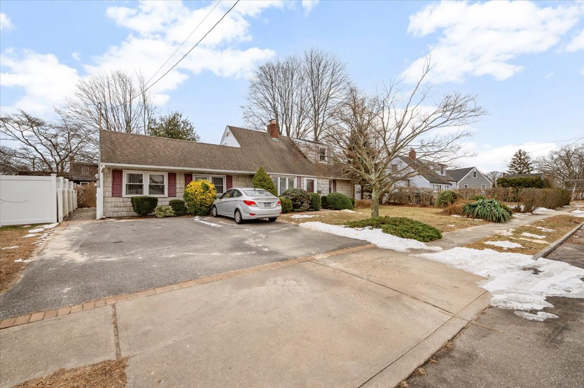 West Islip, New York, 11795, United States, 4 Bedrooms Bedrooms, ,2 BathroomsBathrooms,Residential,For Sale,2008533