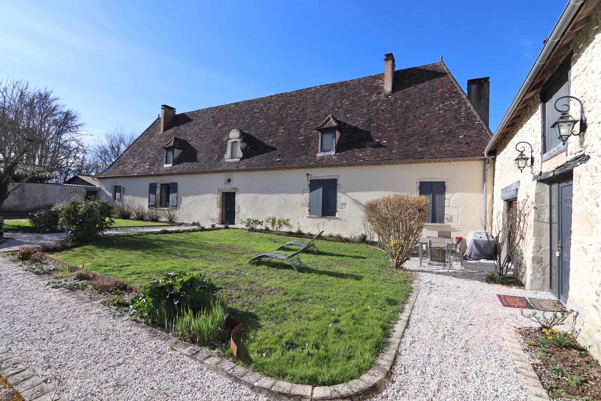 Bergerac, New Aquitaine, 24100, FR, 8 Bedrooms Bedrooms, ,5 BathroomsBathrooms,Residential,For Sale,1995803