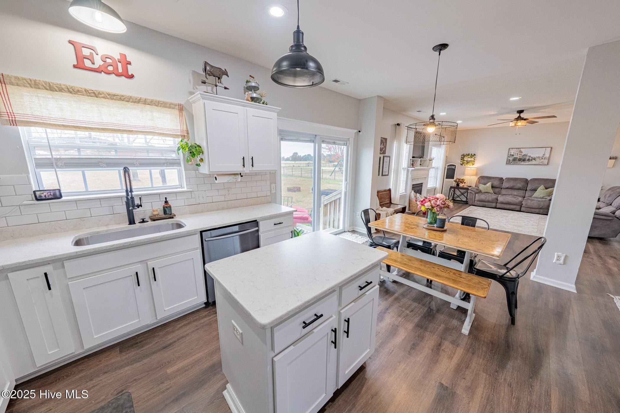 Moyock, North Carolina, 27958, United States, 6 Bedrooms Bedrooms, ,3 BathroomsBathrooms,Residential,For Sale,1997341