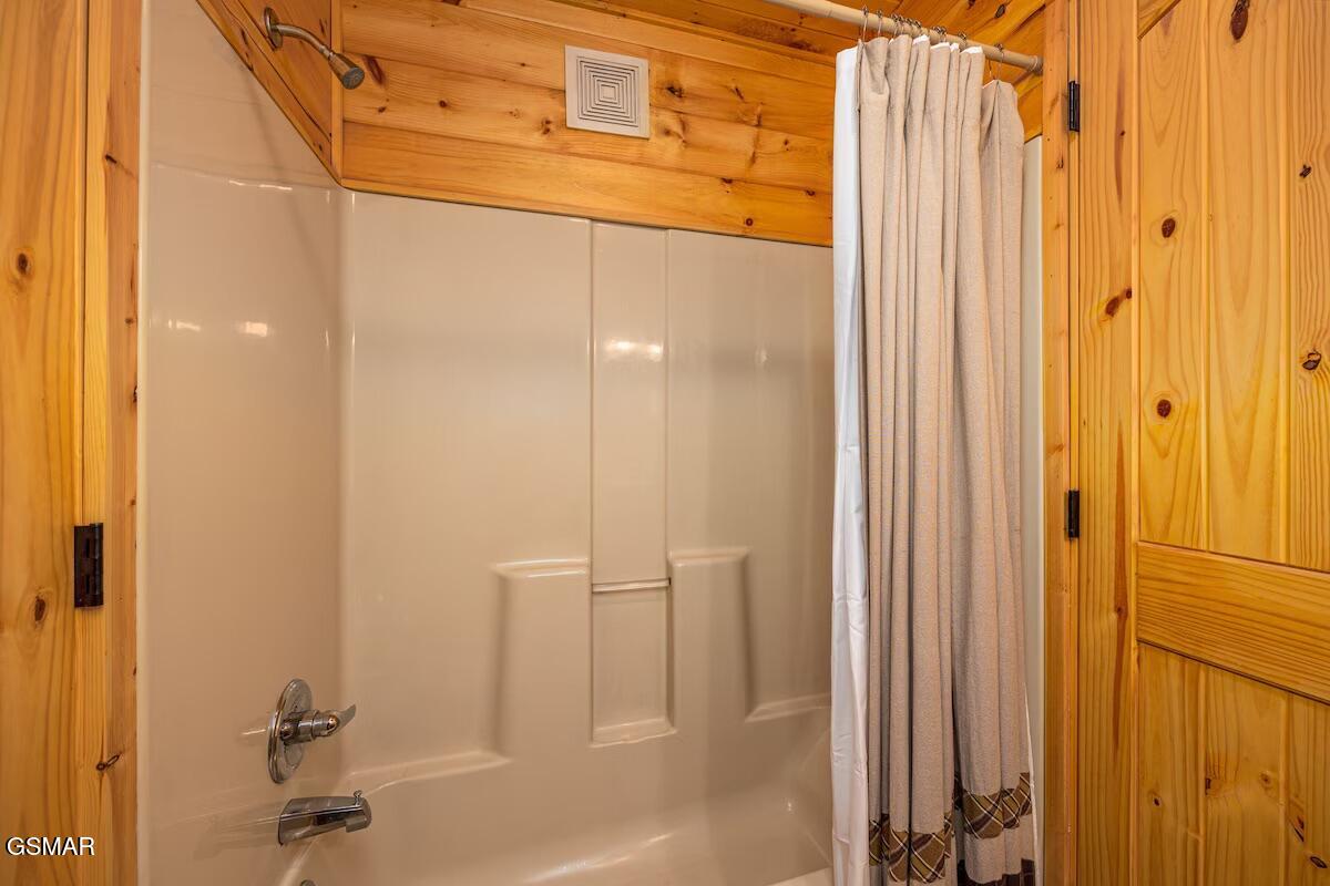 Gatlinburg, Tennessee, 37738, United States, 5 Bedrooms Bedrooms, ,4 BathroomsBathrooms,Residential,For Sale,2023747