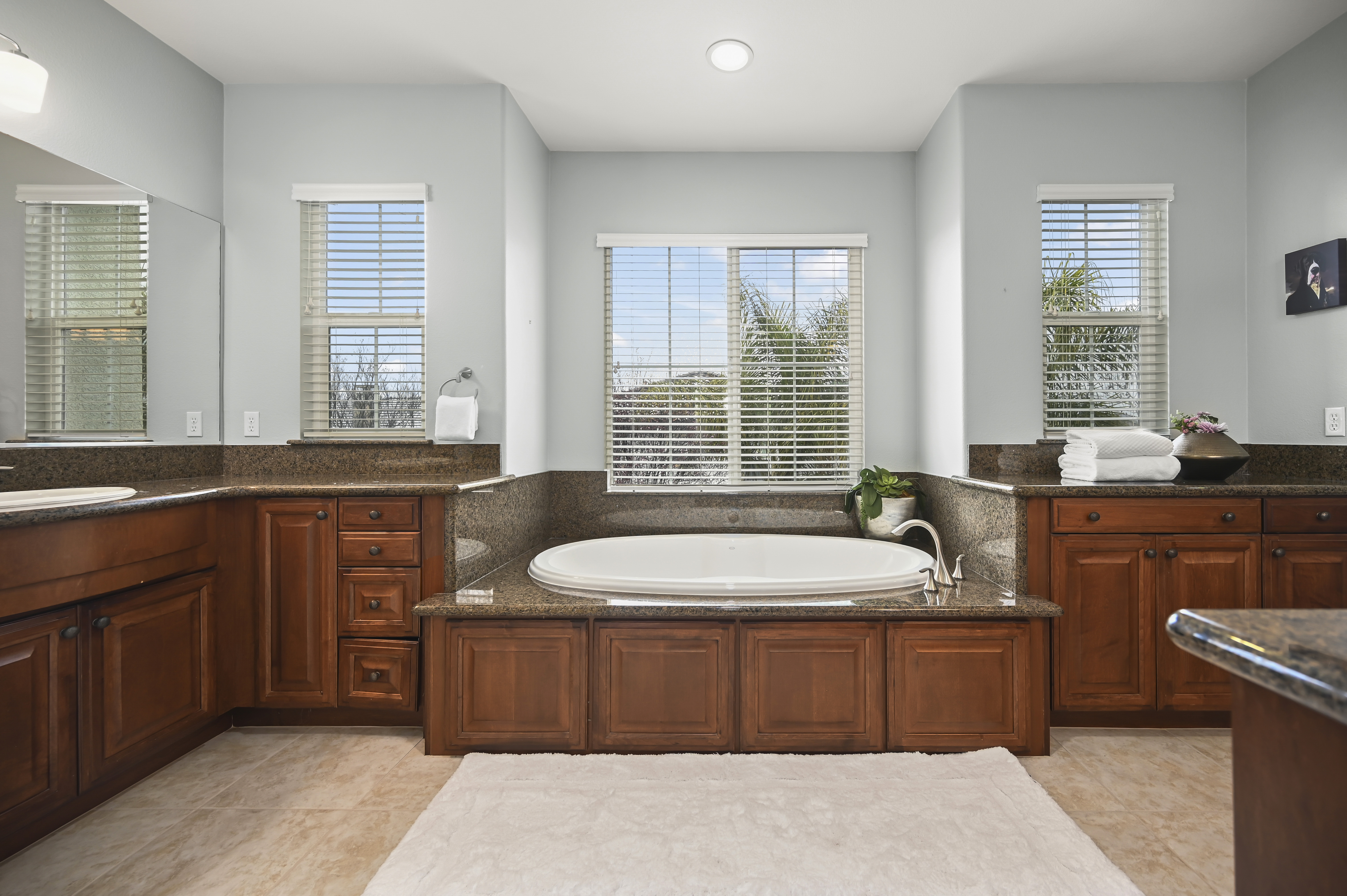  Stunning Monterosso Estate on Private Court with Designer Indoor-Outdoor Living - 物件實景