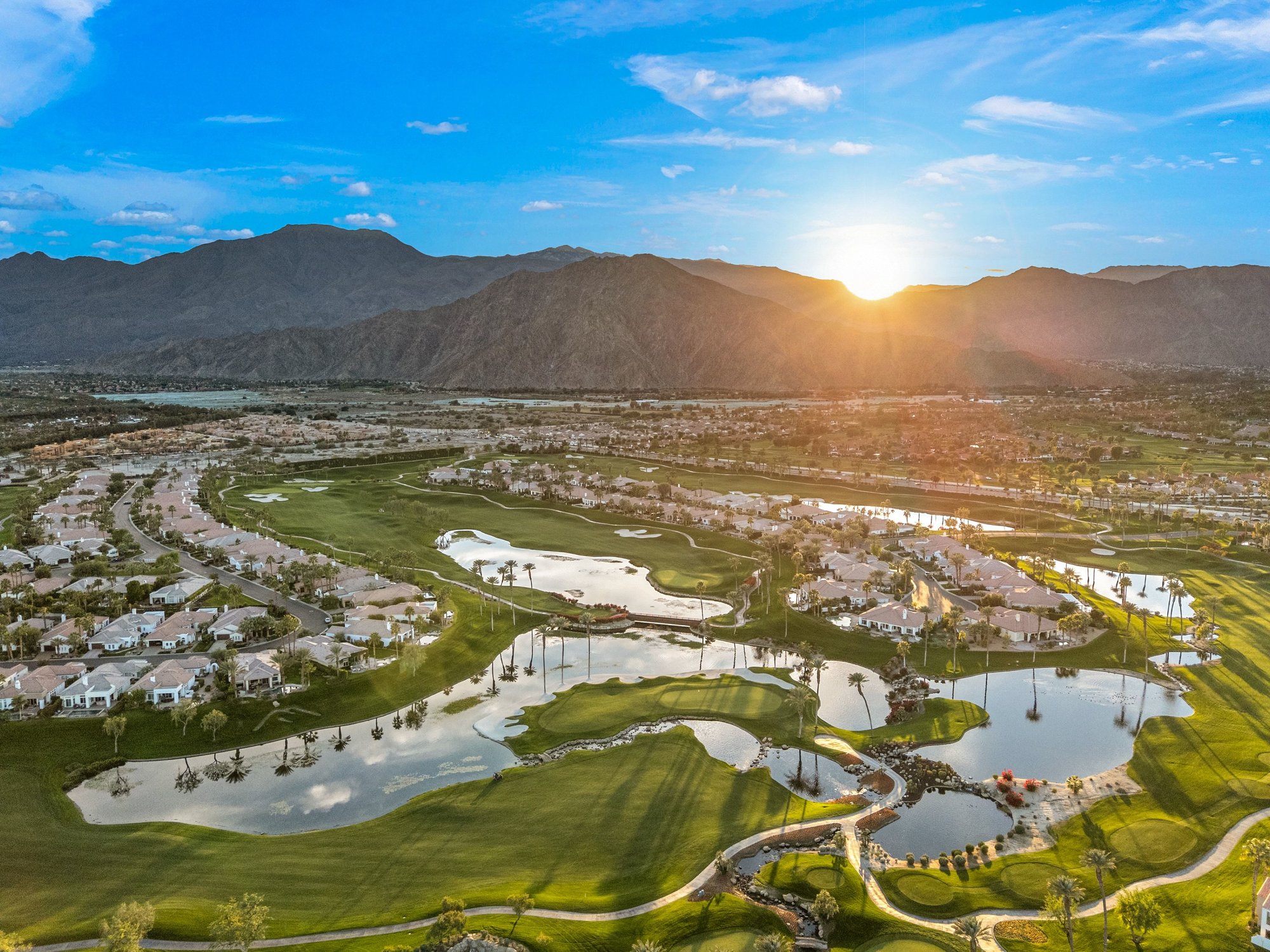  Golf Course Living With Designer Touches - 物件實景