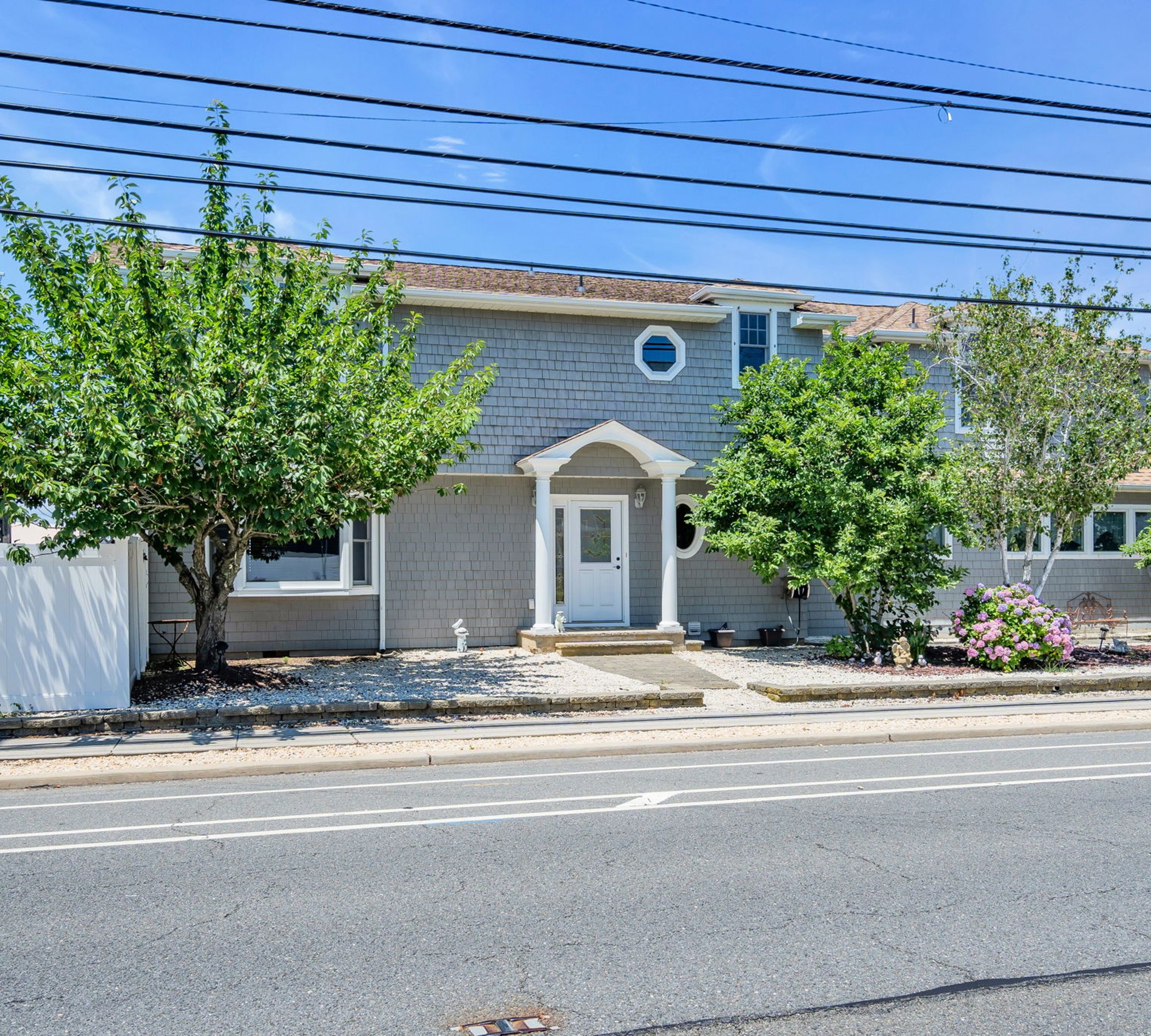  Waterfront Custom Shore Colonial in Silver Beach - 物件實景