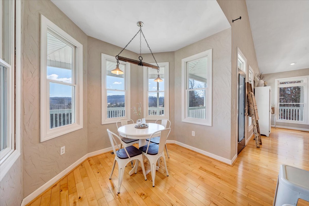 Buchanan, Virginia, 24066, United States, 5 Bedrooms Bedrooms, ,4 BathroomsBathrooms,Residential,For Sale,1900741