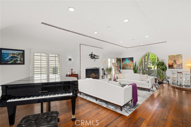 Los Angeles, California, 90064, United States, 6 Bedrooms Bedrooms, ,3 BathroomsBathrooms,Residential,For Sale,1977157