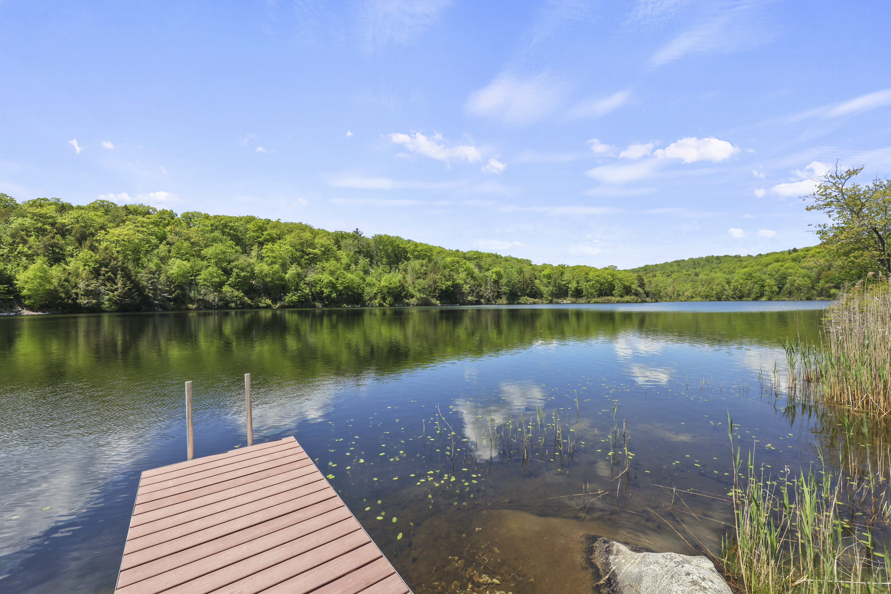  Exceptional Waterfront Retreat on Tranquil Hayes Pond - 物件實景