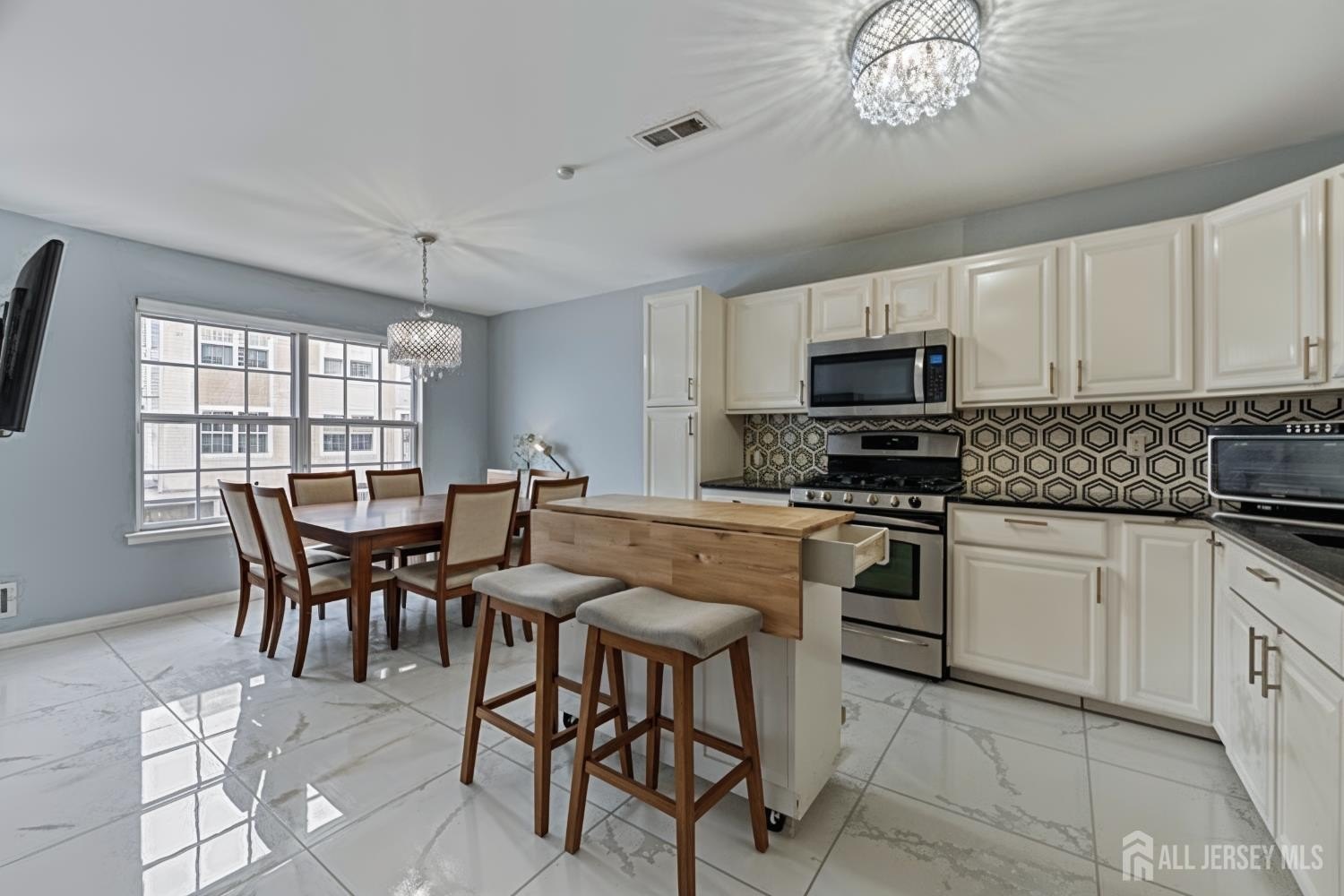 Edison, New Jersey, 08820, United States, 3 Bedrooms Bedrooms, ,3 BathroomsBathrooms,Residential,For Sale,2005666