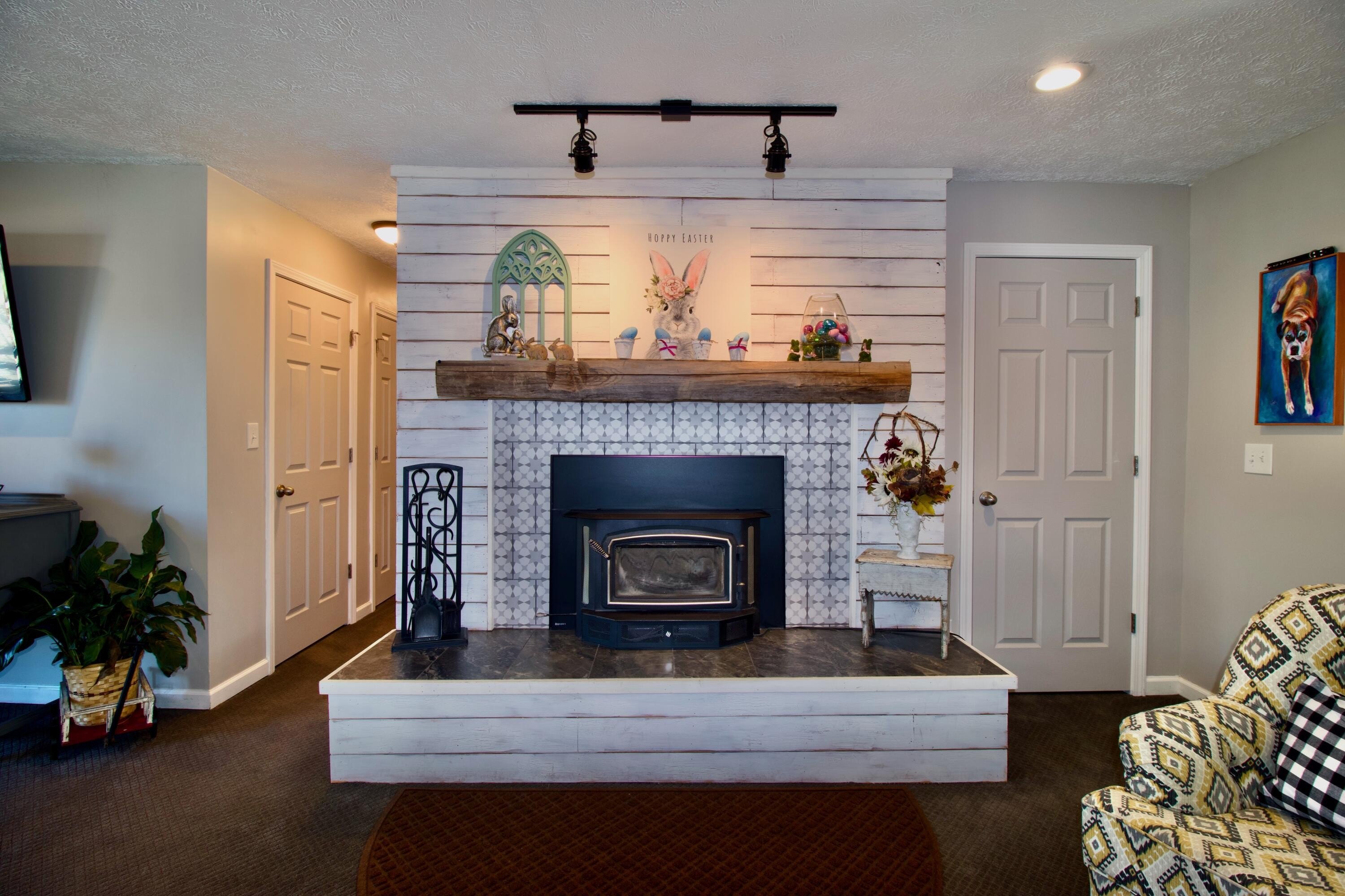 Hillsboro, West Virginia, 24946, United States, 4 Bedrooms Bedrooms, ,3 BathroomsBathrooms,Residential,For Sale,1786403