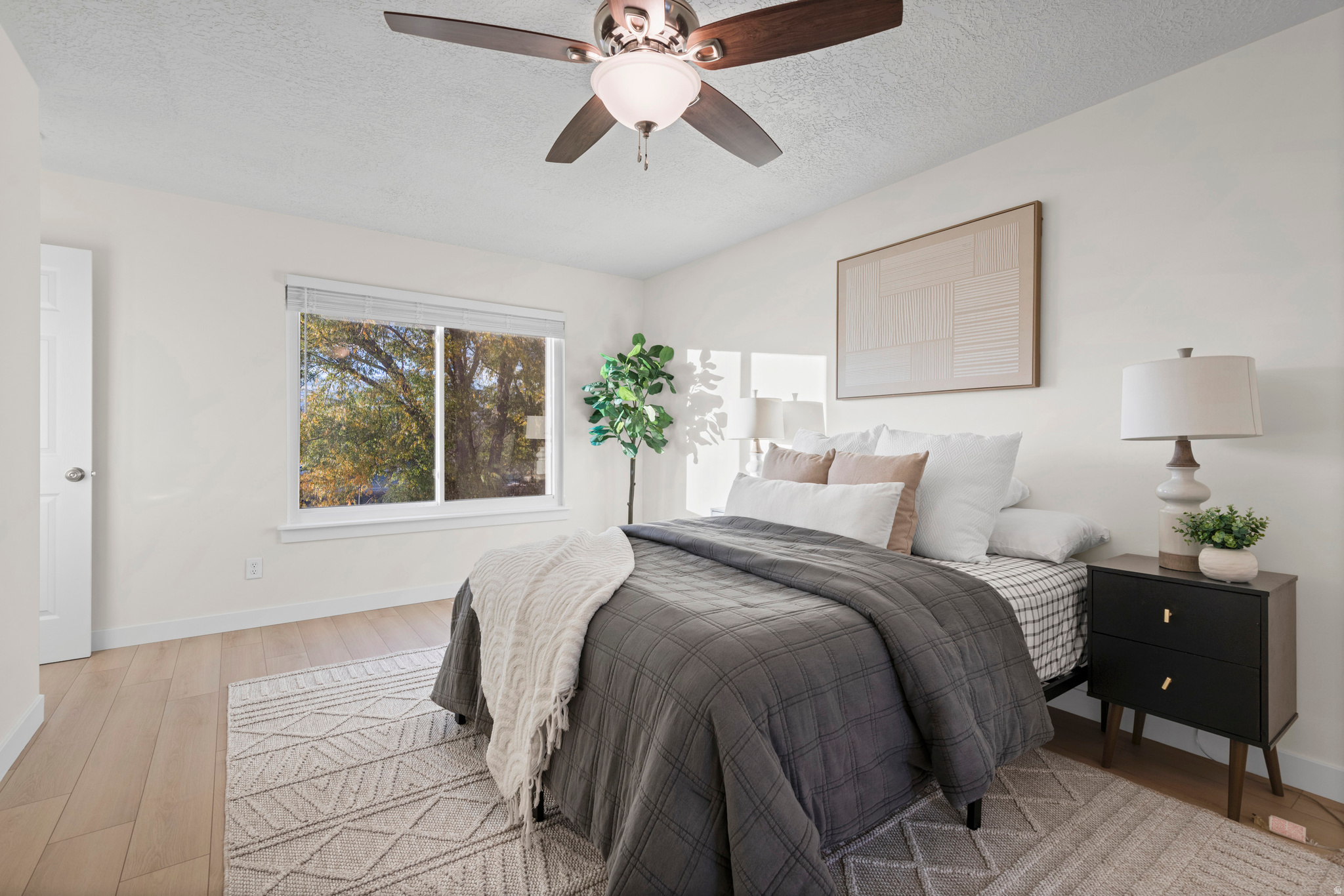 Sandy, Utah, 84070, United States, 3 Bedrooms Bedrooms, ,3 BathroomsBathrooms,Residential,For Sale,1996029