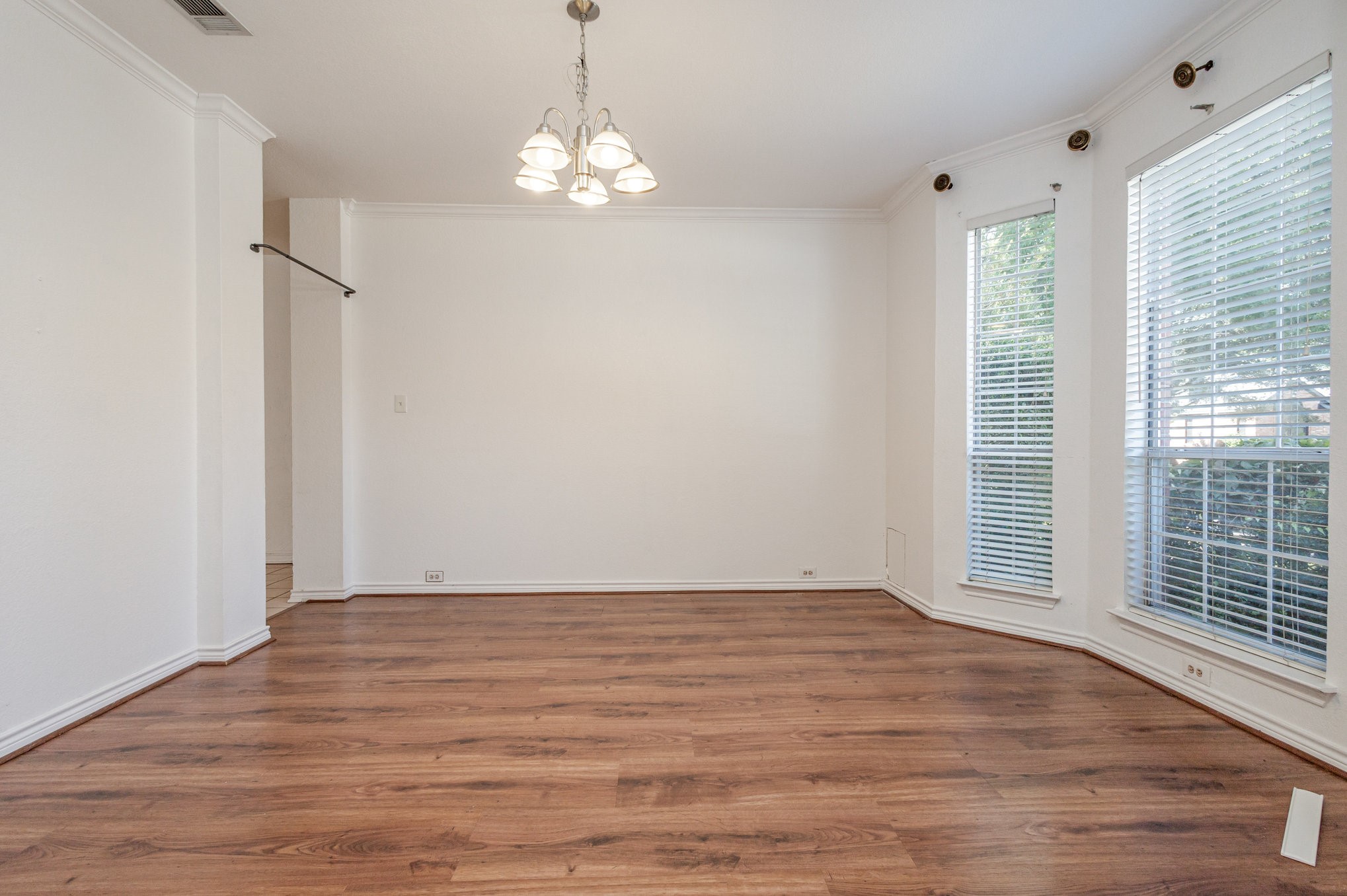 Carrollton, Texas, 75007, United States, 5 Bedrooms Bedrooms, ,3 BathroomsBathrooms,Residential,For Sale,1965546