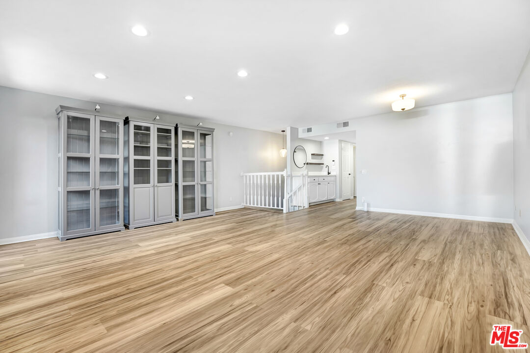Sherman Oaks, California, 91403, United States, 2 Bedrooms Bedrooms, ,3 BathroomsBathrooms,Residential,For Sale,1900859