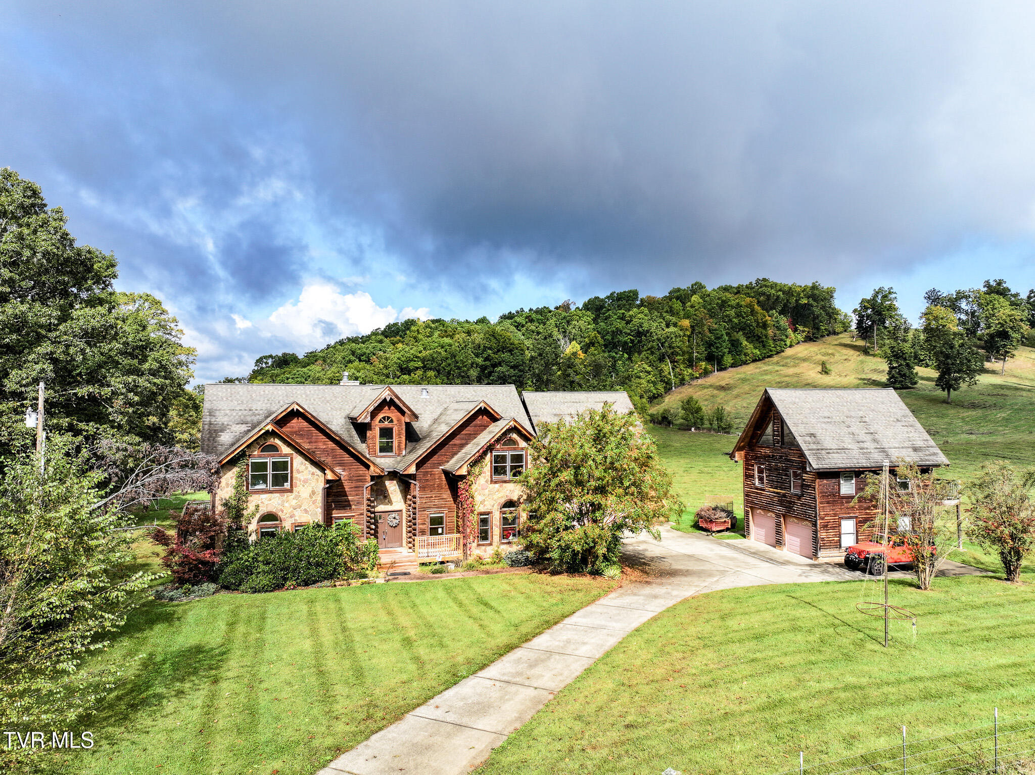 Greeneville, Tennessee, 37745, United States, 5 Bedrooms Bedrooms, ,4 BathroomsBathrooms,Residential,For Sale,1981962