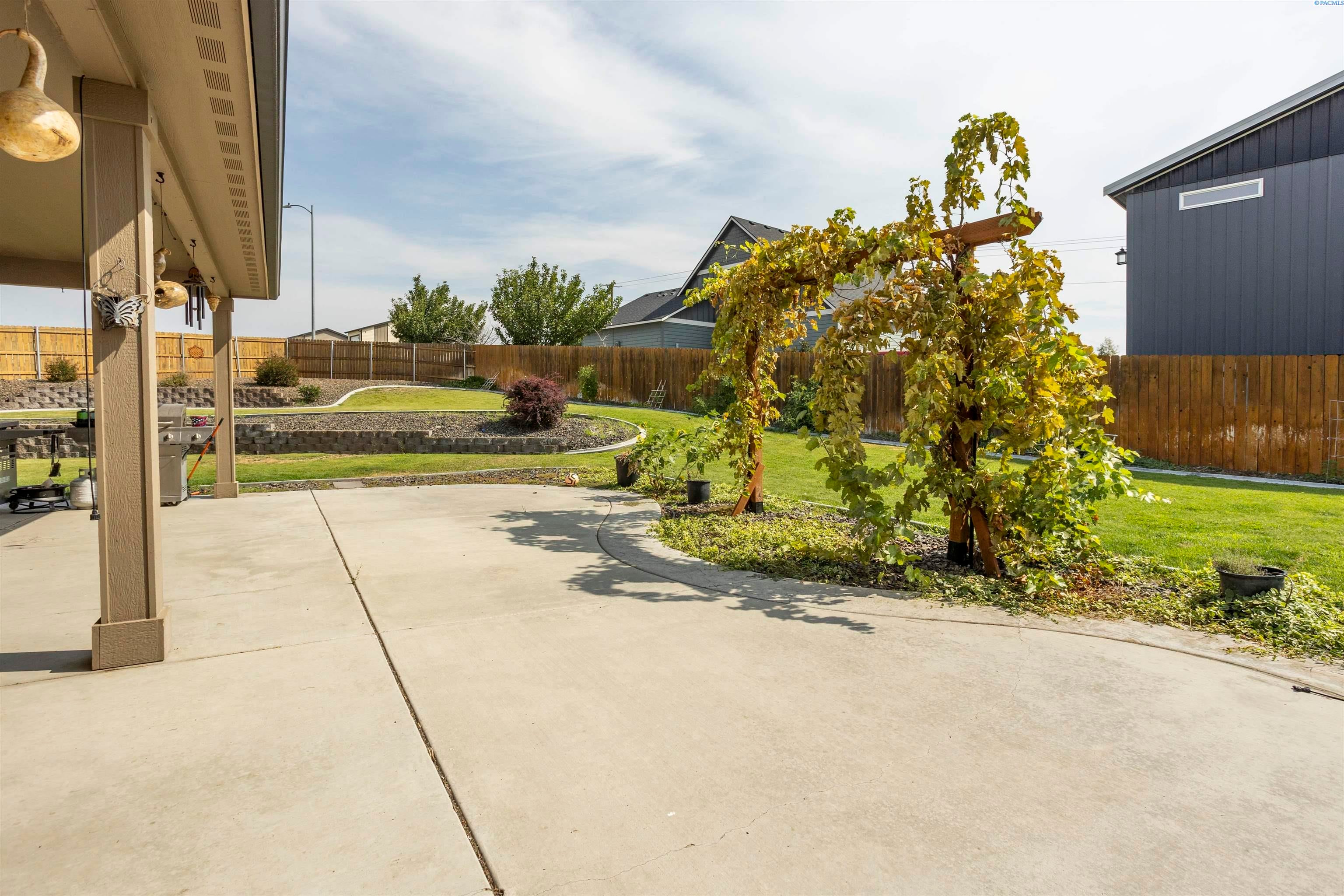 West Richland, Washington, 99353, United States, 4 Bedrooms Bedrooms, ,2 BathroomsBathrooms,Residential,For Sale,1944787