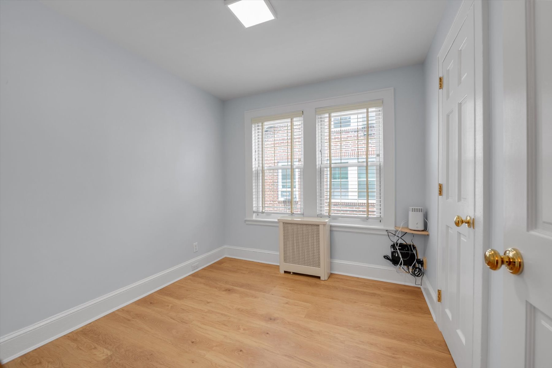  ?REMARKABLY RENOVATED SEMI DETACHED HOME IN FOREST HILLS HILLS? - 物件實景