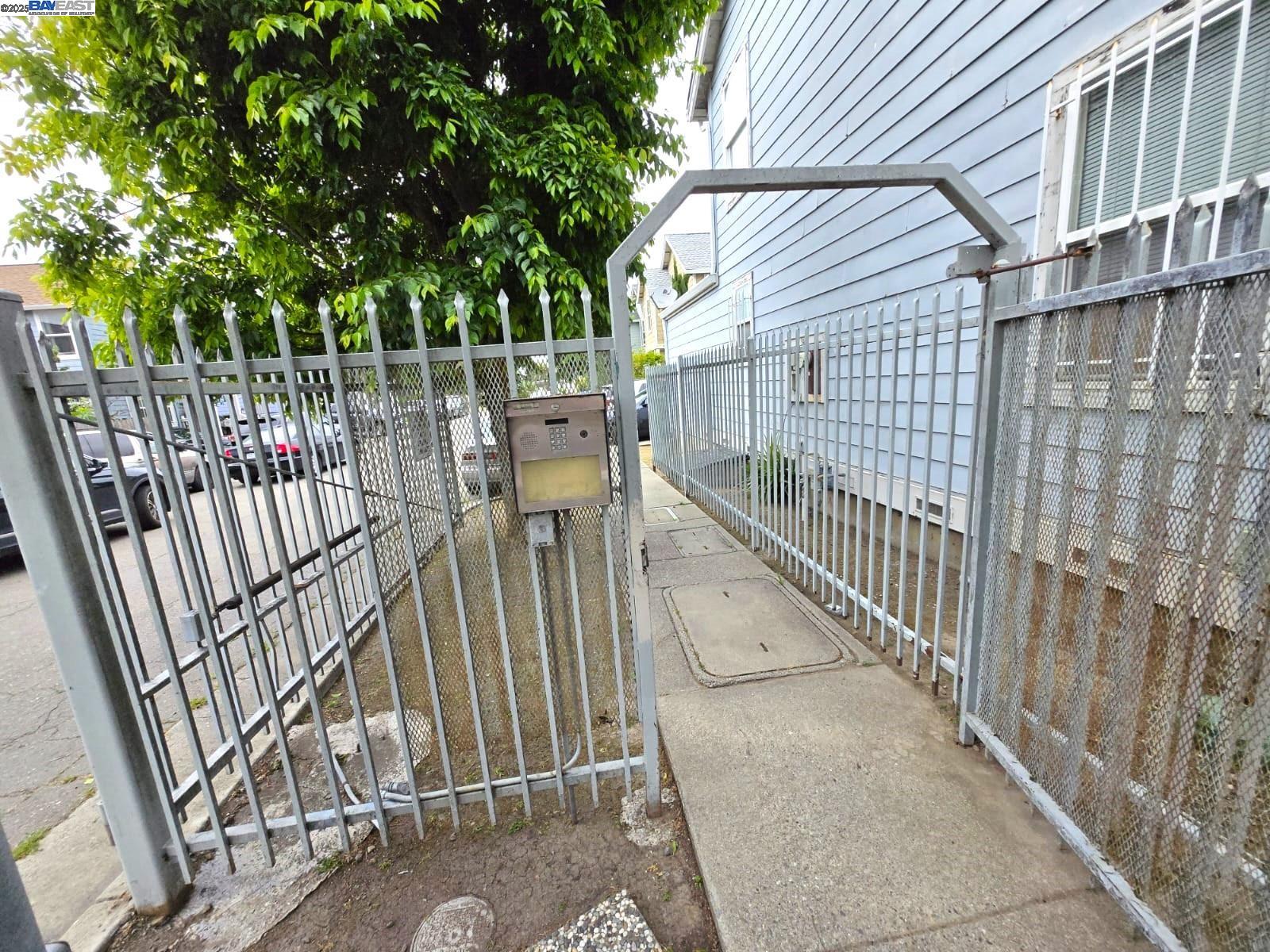 Oakland, California, 94603, United States, 3 Bedrooms Bedrooms, ,2 BathroomsBathrooms,Residential,For Sale,1991687