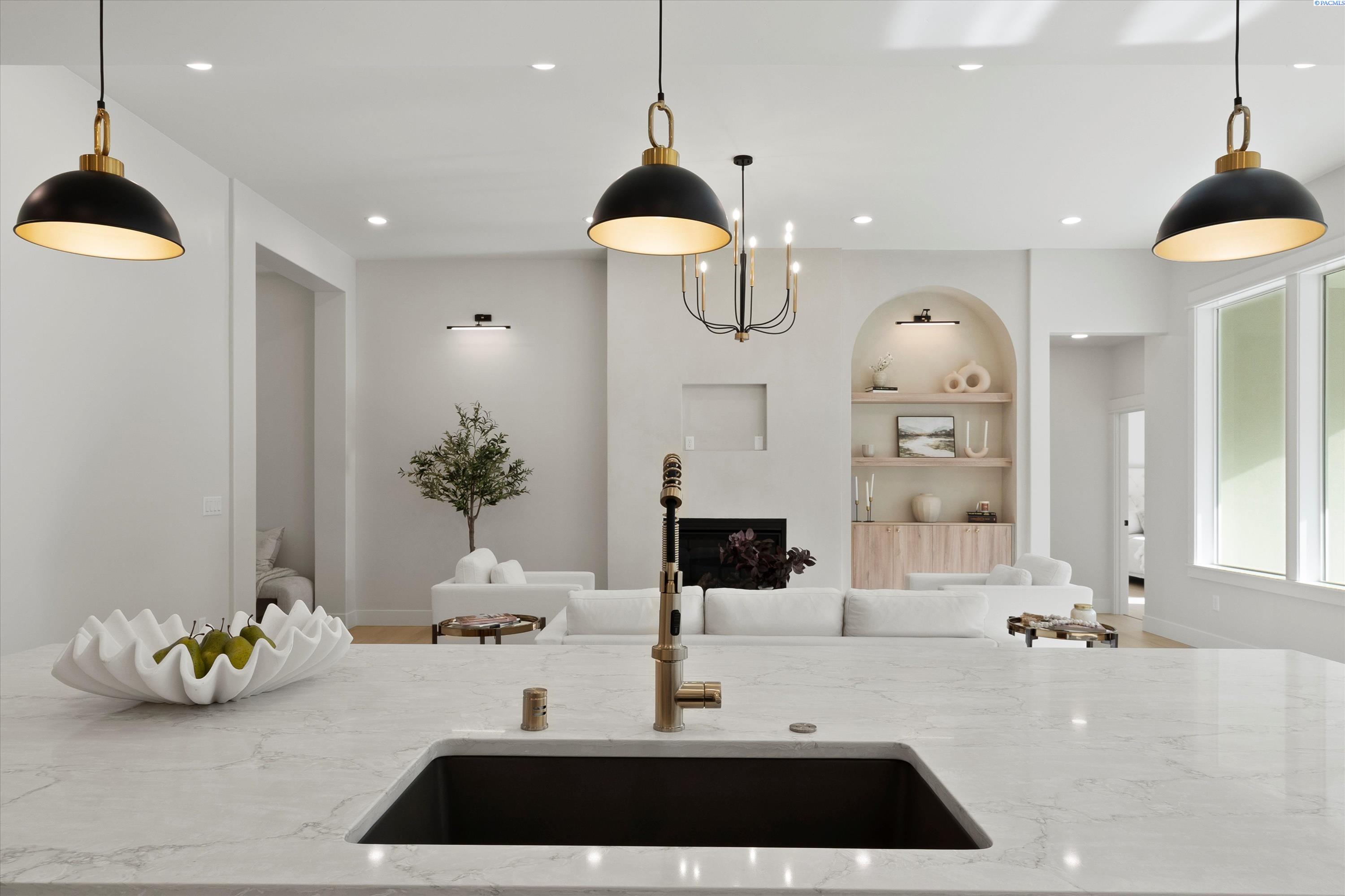 Richland, Washington, 99352, United States, 4 Bedrooms Bedrooms, ,3 BathroomsBathrooms,Residential,For Sale,1991503