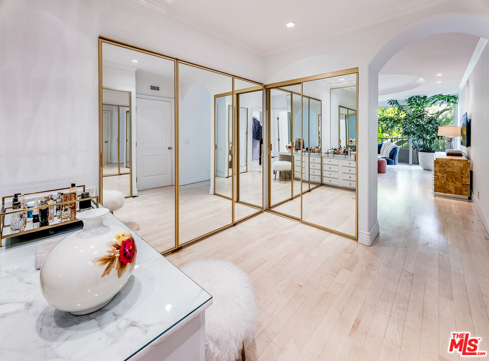339 N Palm Dr #202, Beverly Hills, California, 90210, United States, 2 Bedrooms Bedrooms, ,3 BathroomsBathrooms,Residential,For Sale,339 N Palm Dr #202,1557468