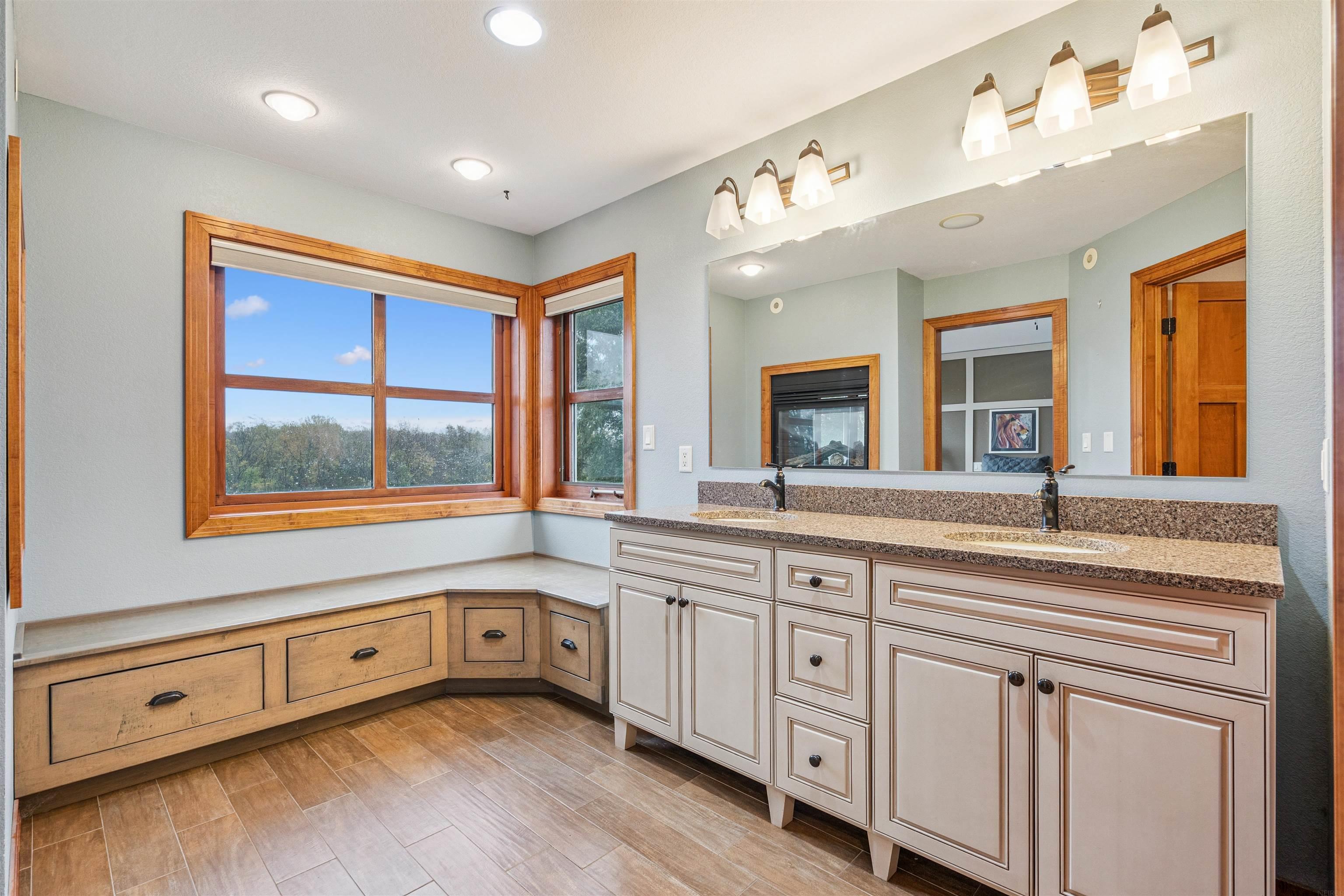 Waverly, Iowa, 50677, United States, 4 Bedrooms Bedrooms, ,4 BathroomsBathrooms,Residential,For Sale,1974808