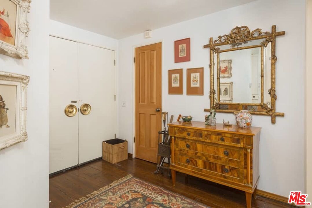 Los Angeles, California, 90049, United States, 3 Bedrooms Bedrooms, ,2 BathroomsBathrooms,Residential,For Sale,1913369