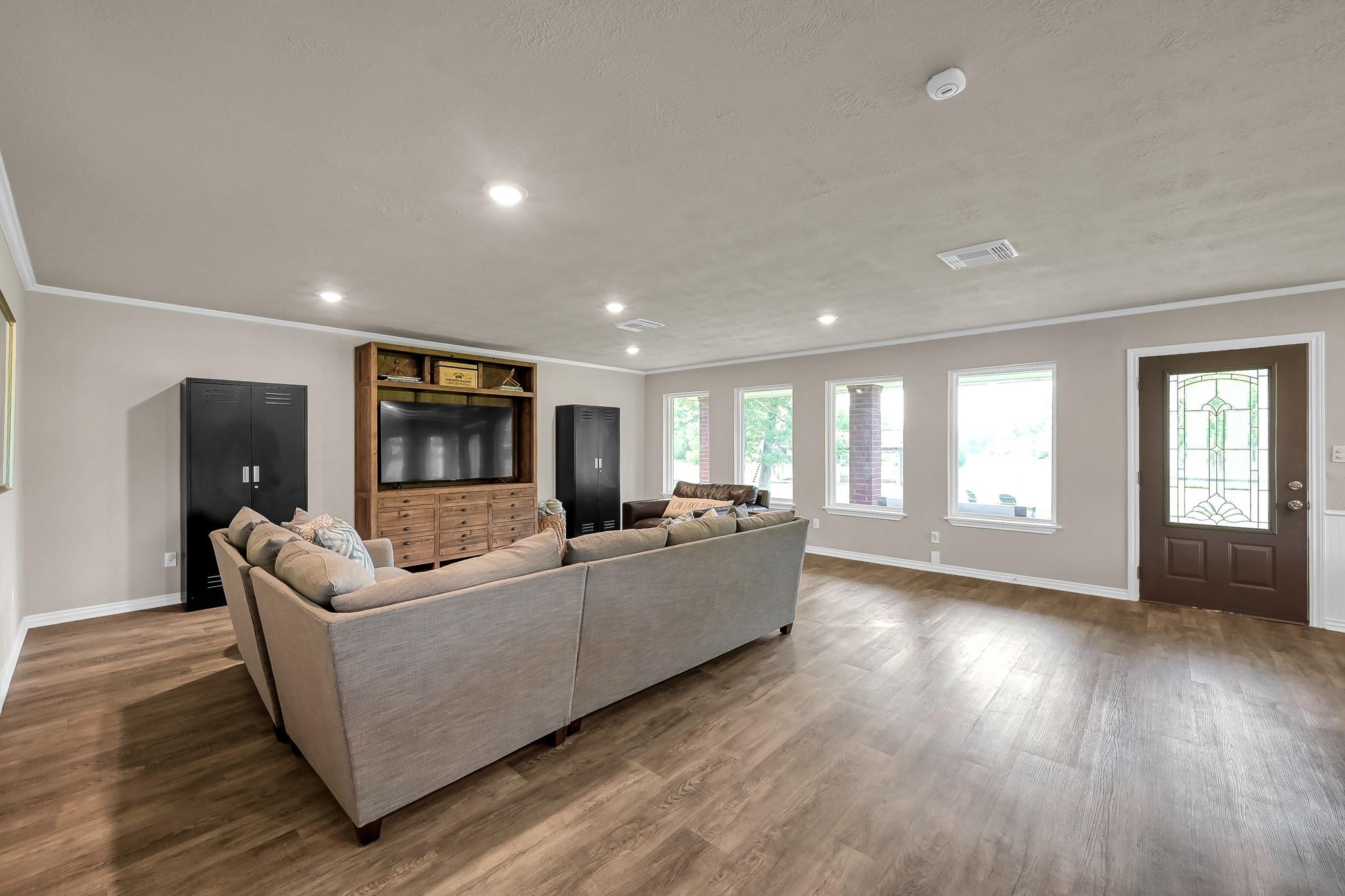 Huntsville, Texas, 77320, United States, 3 Bedrooms Bedrooms, ,2 BathroomsBathrooms,Residential,For Sale,1973925