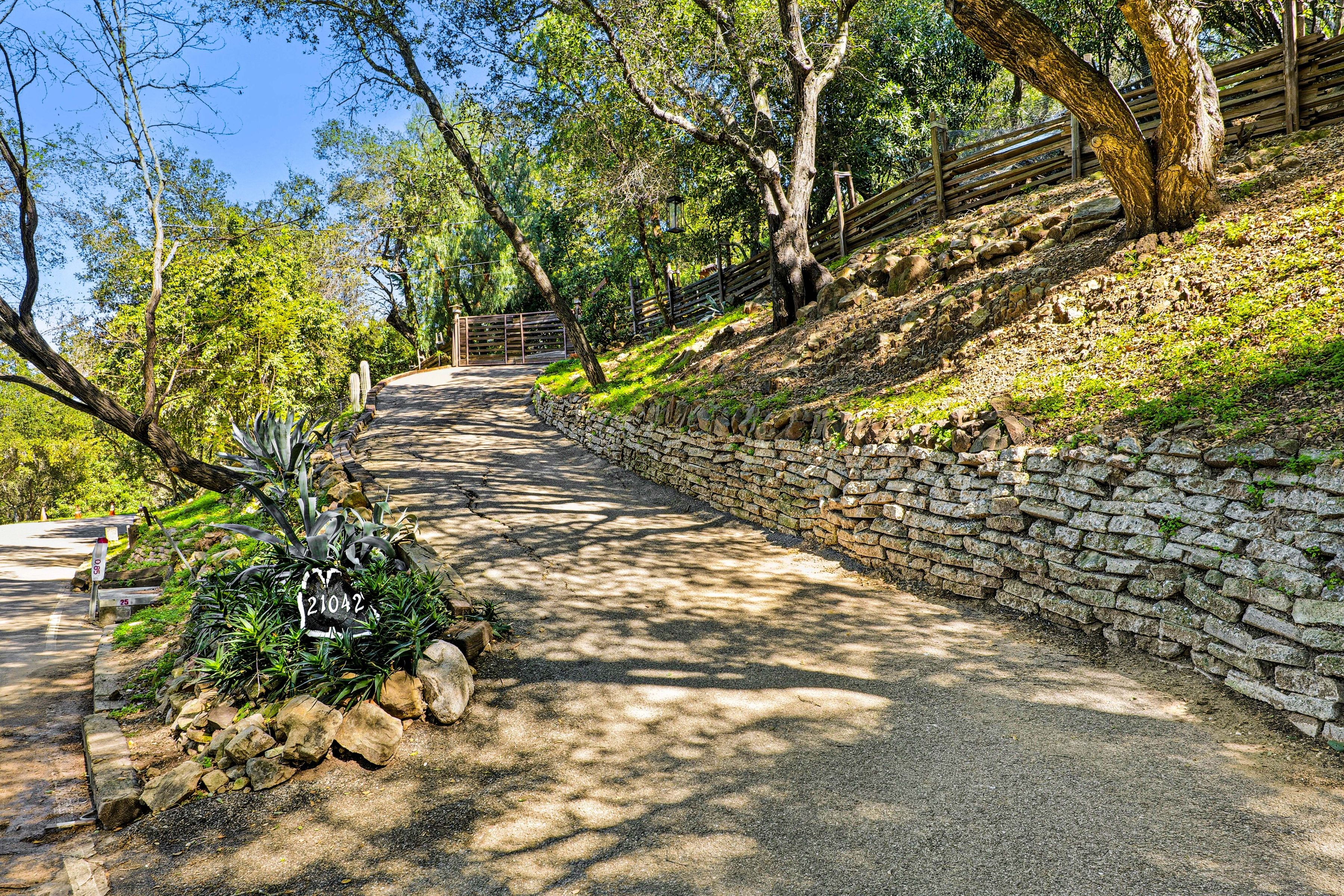  21042 Entrada Rd - 物件實景