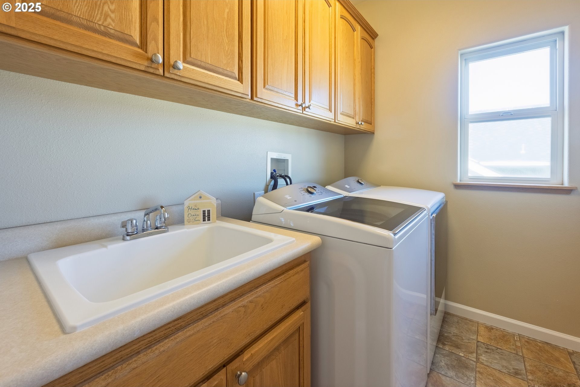 Lincoln City, Oregon, 97367, United States, 4 Bedrooms Bedrooms, ,3 BathroomsBathrooms,Residential,For Sale,1793948