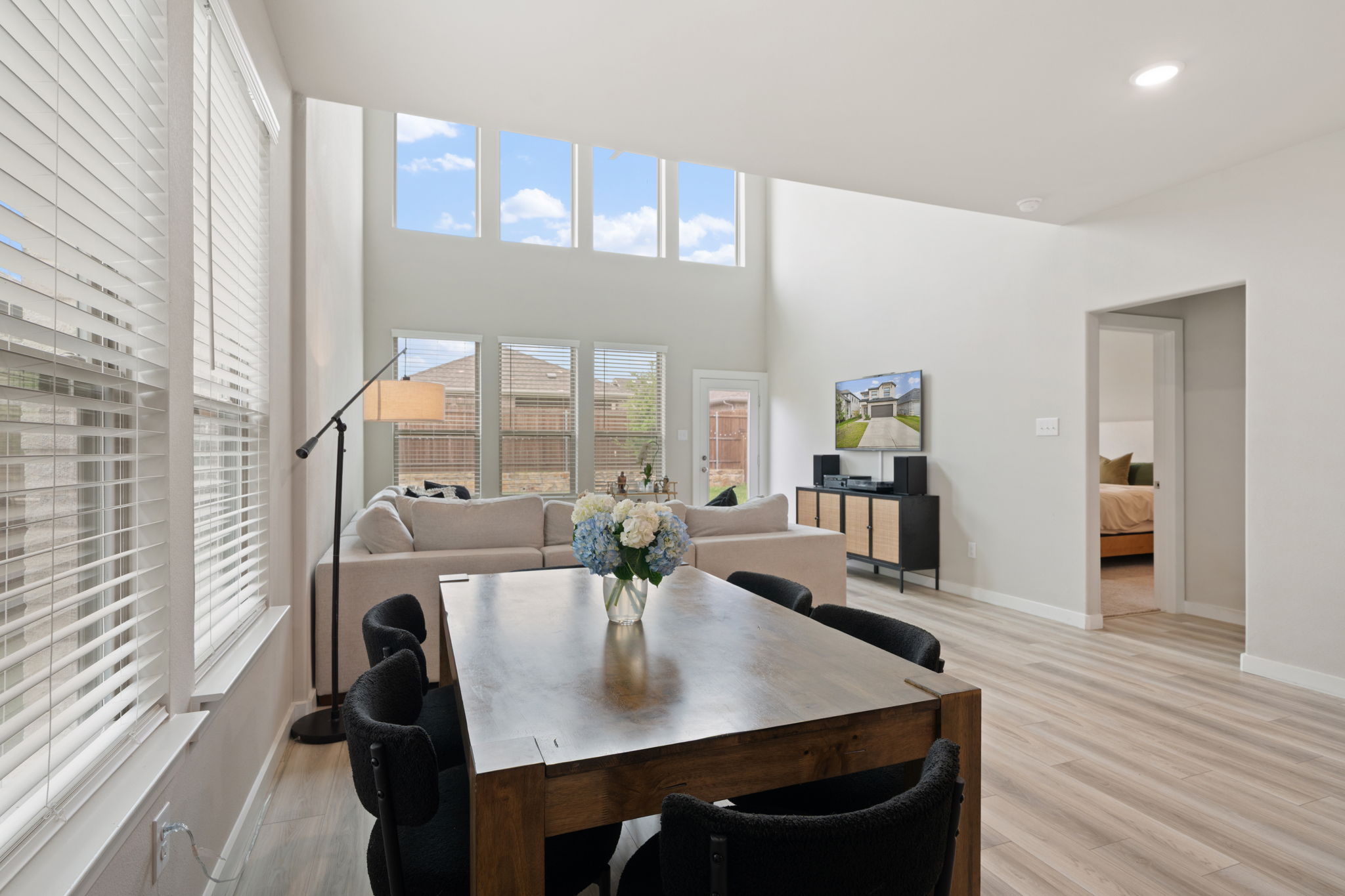  High Ceilings, Natural Light, and Modern Elegance in McKinney ISD - 物件實景