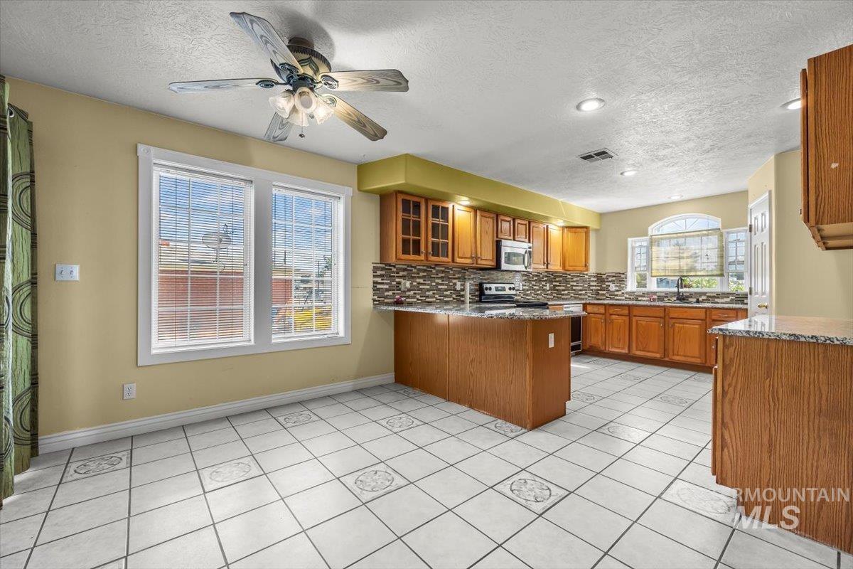 Caldwell, Idaho, 83605, United States, 4 Bedrooms Bedrooms, ,3 BathroomsBathrooms,Residential,For Sale,1938152