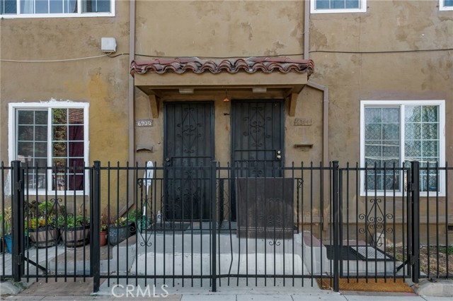 Huntington Park, California, 90255, United States, 6 Bedrooms Bedrooms, ,Residential,For Sale,1919112
