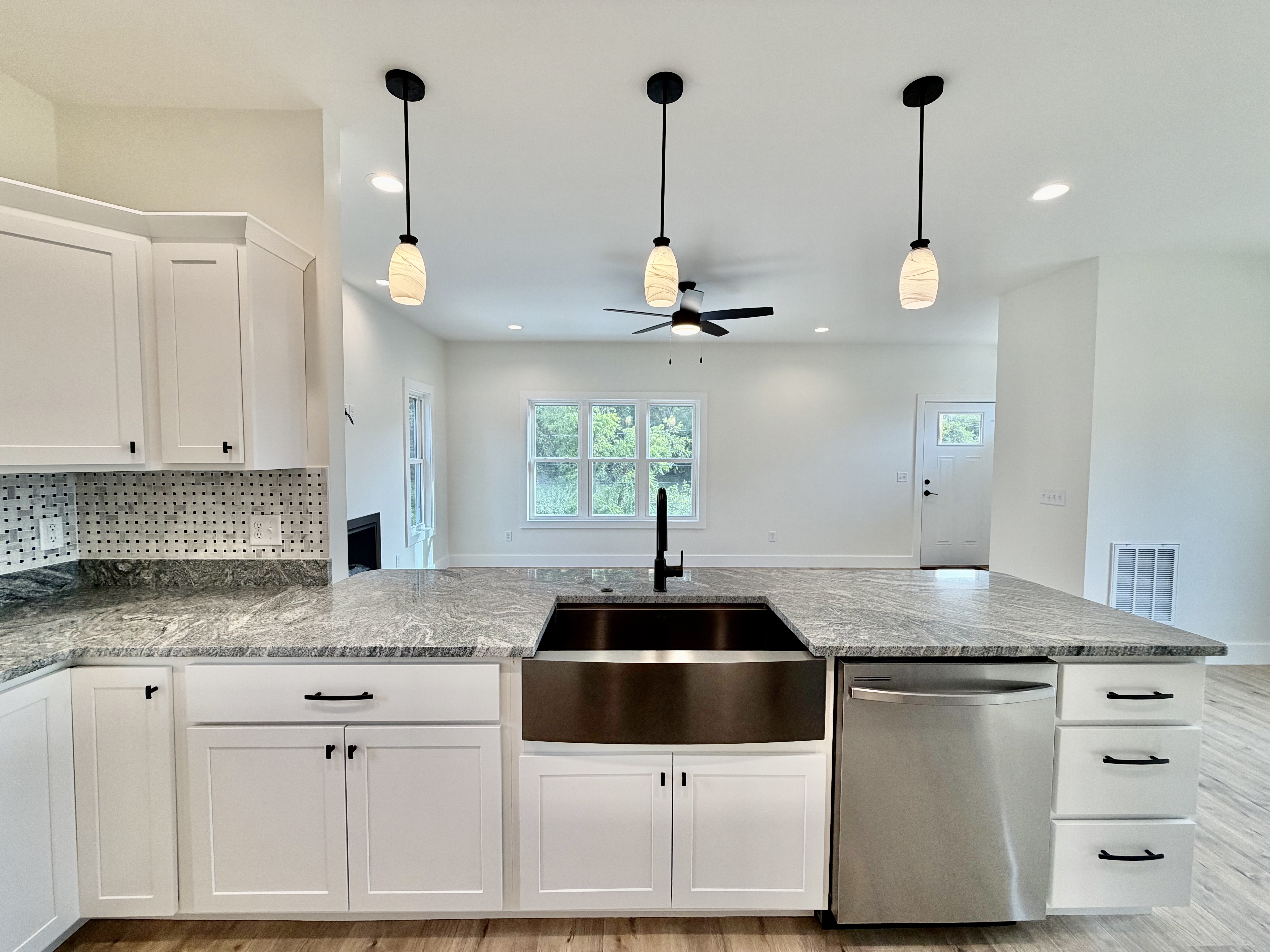 Mars Hill, North Carolina, 28754, United States, 3 Bedrooms Bedrooms, ,3 BathroomsBathrooms,Residential,For Sale,1984303